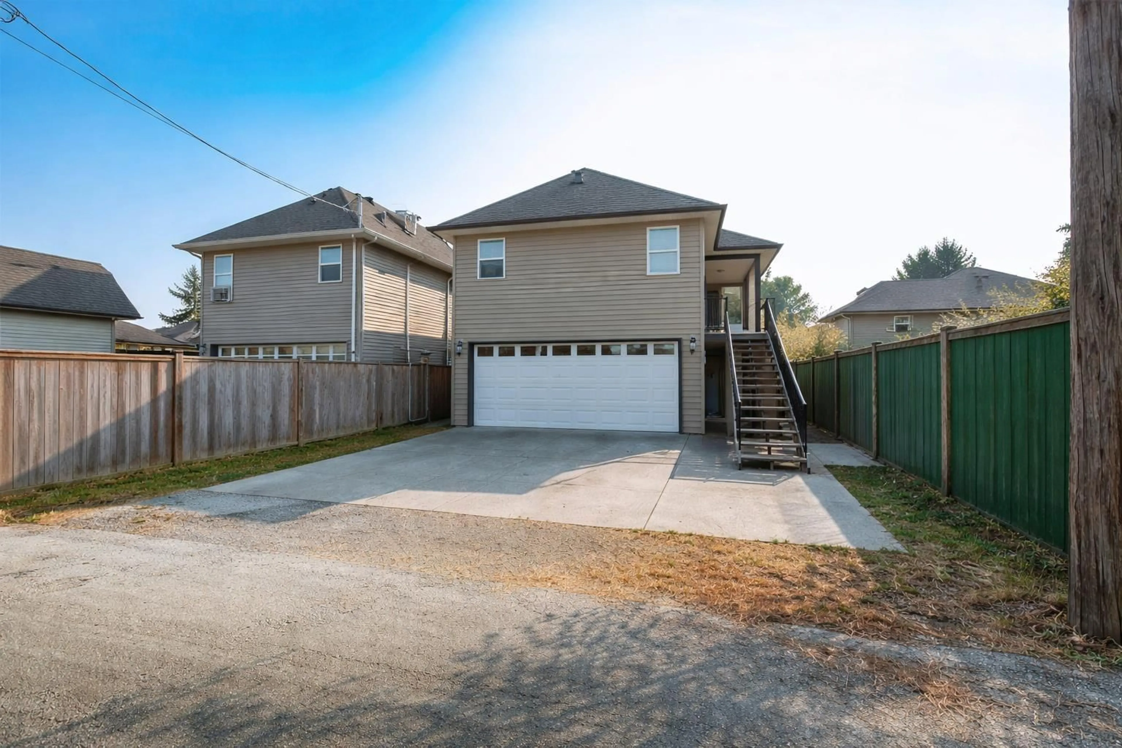 A pic from outside/outdoor area/front of a property/back of a property/a pic from drone, street for 46151 THIRD AVENUE, Chilliwack British Columbia V2P1R7