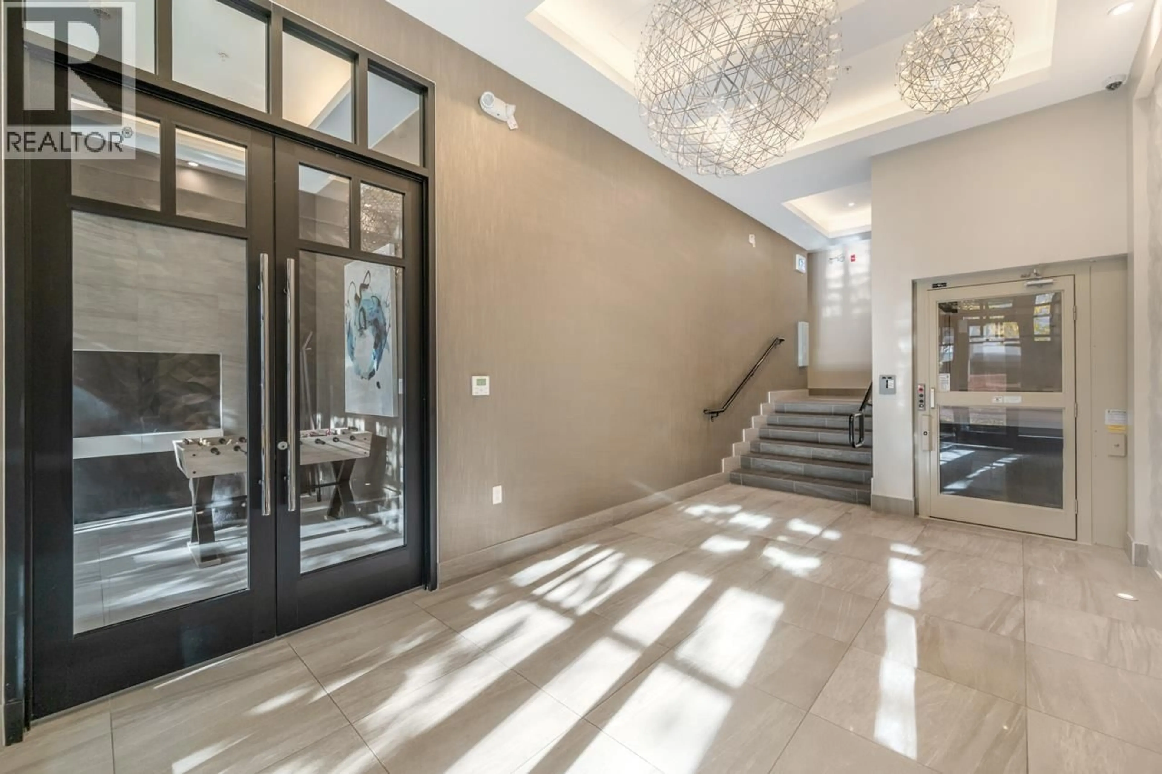 Indoor foyer for PH4 - 2089 43RD AVENUE, Vancouver British Columbia V6M2C8