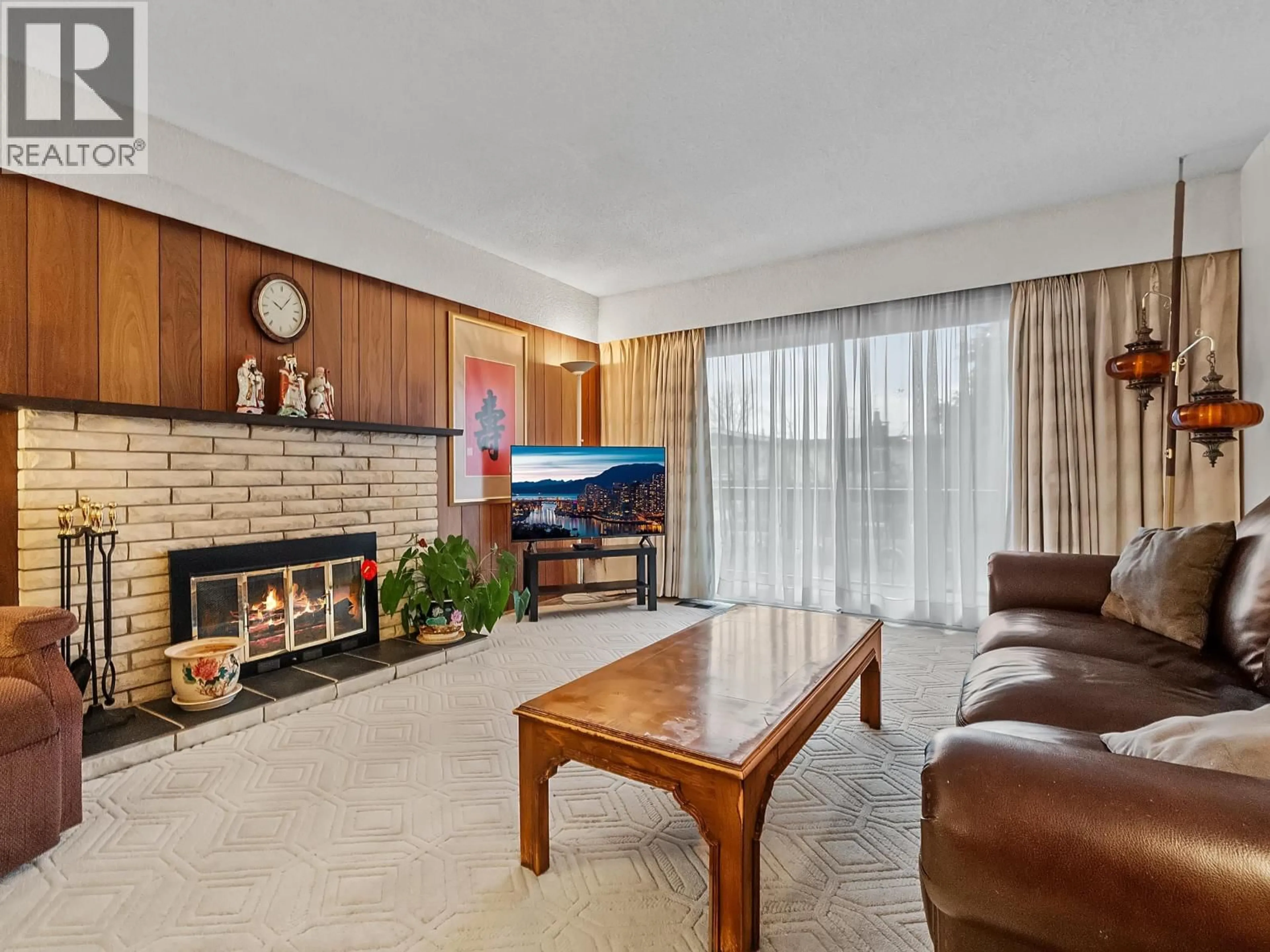 Living room with furniture, unknown for 352 38TH AVENUE, Vancouver British Columbia V5W1H6