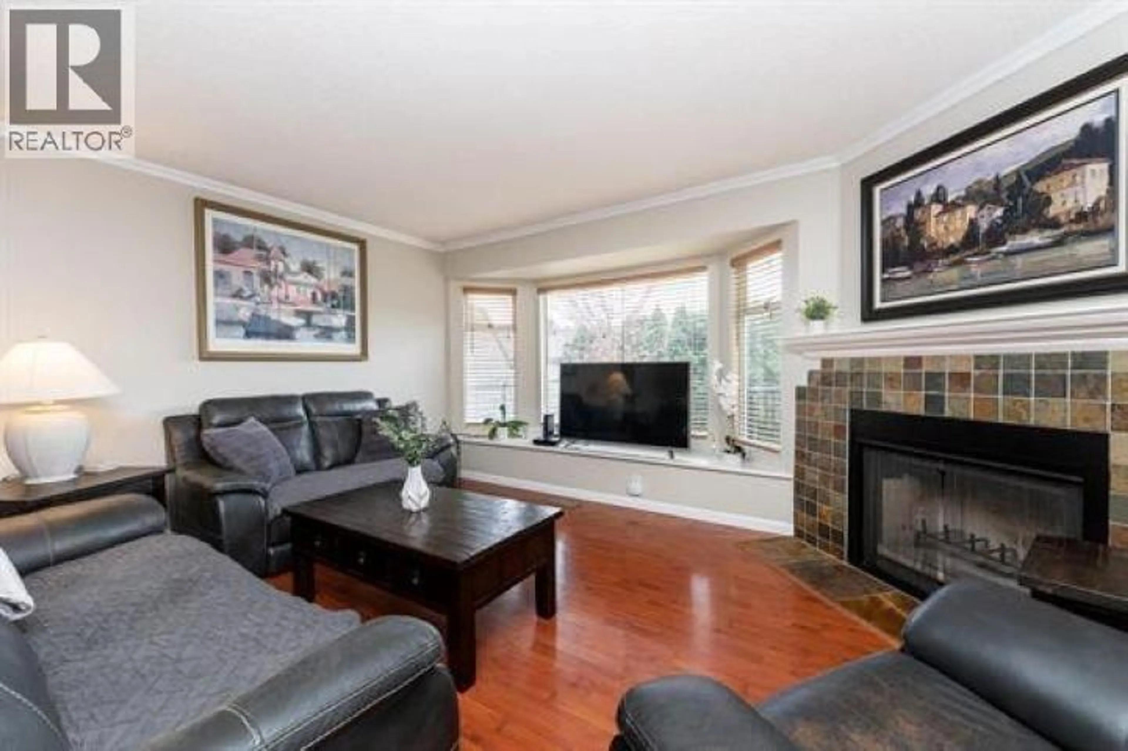Living room with furniture, wood/laminate floor for 35 - 1195 FALCON DRIVE, Coquitlam British Columbia V3E2H1