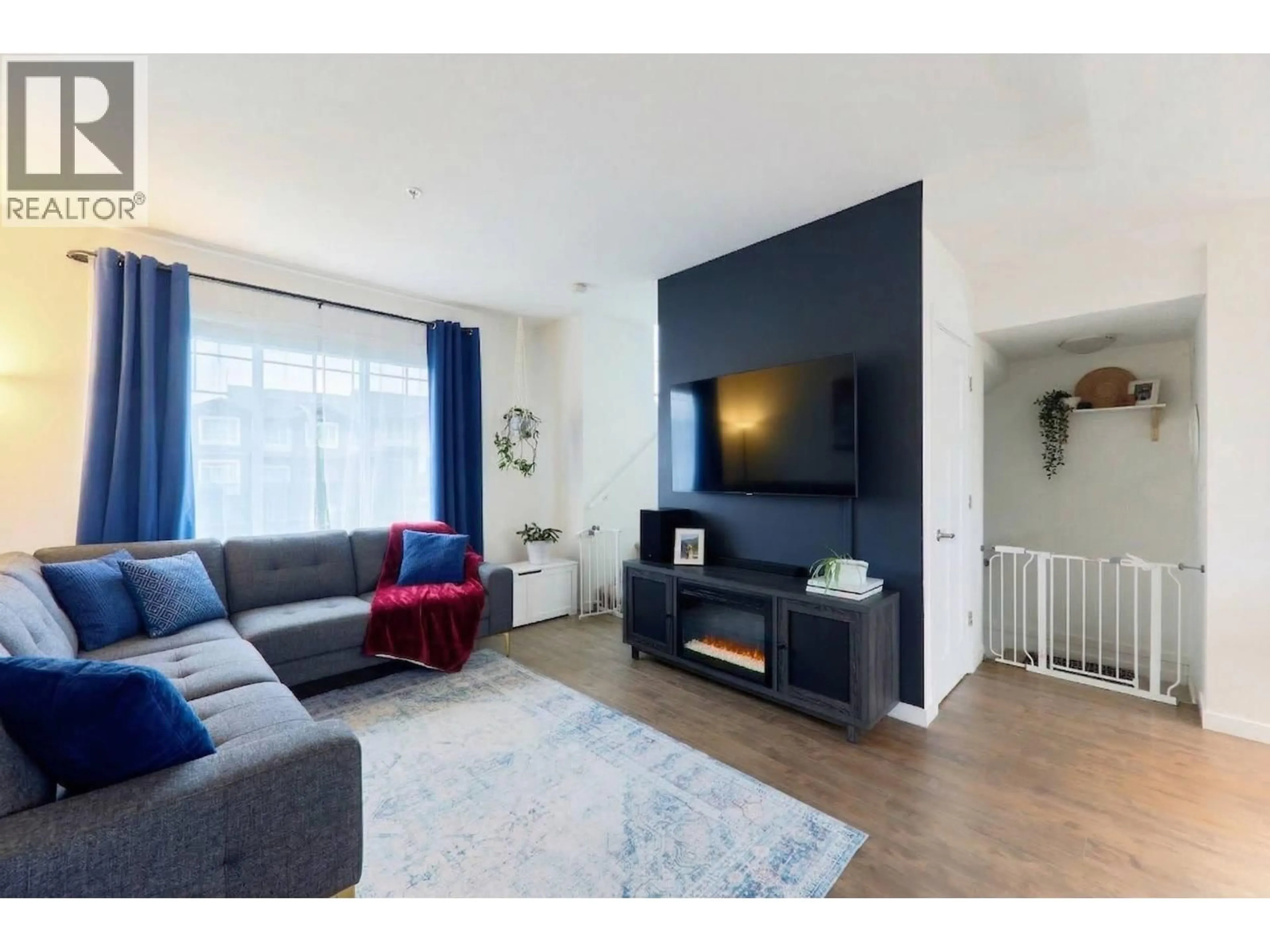 Living room with furniture, wood/laminate floor for 47 - 11272 240 STREET, Maple Ridge British Columbia V2W0J8