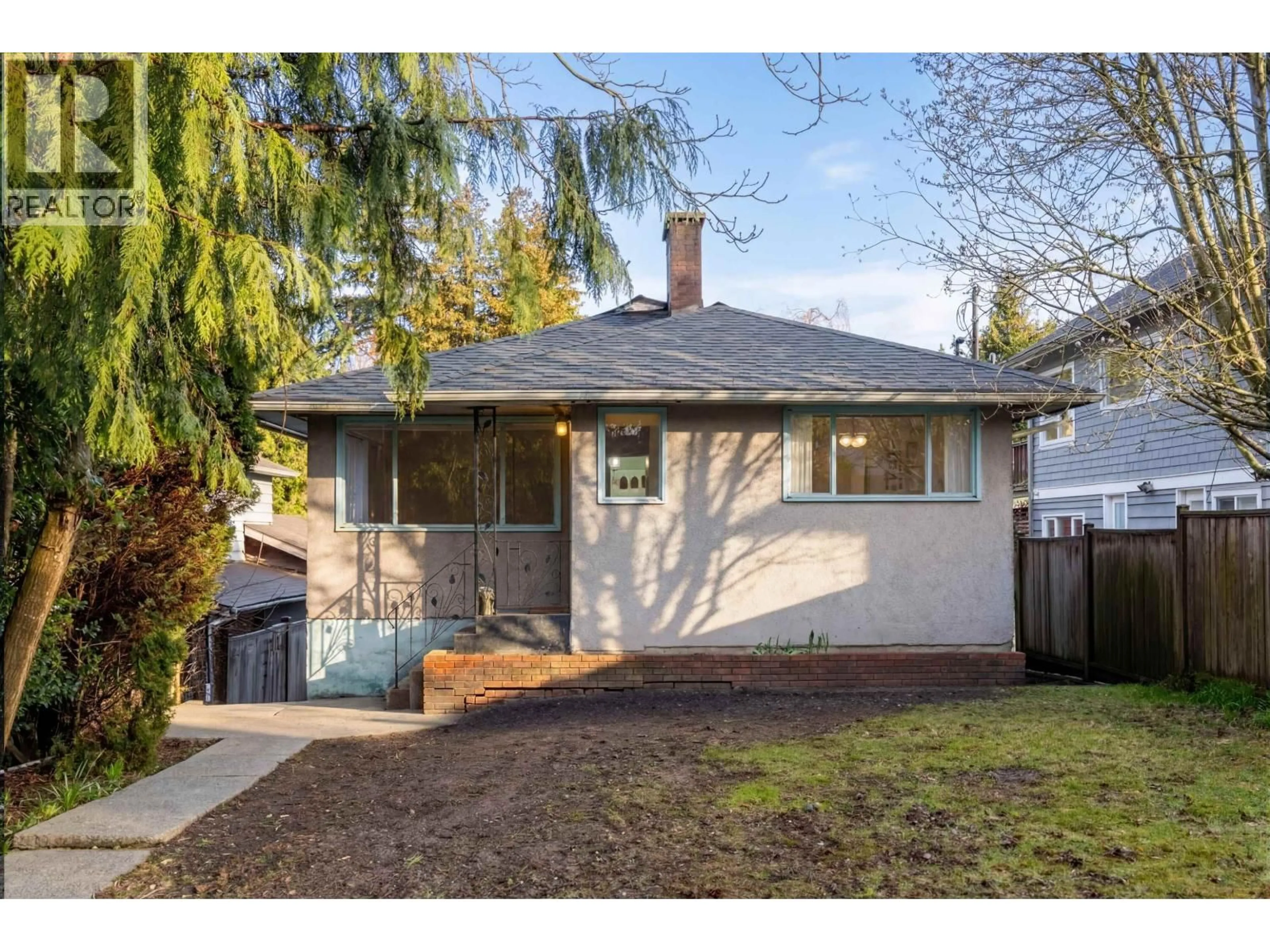 Home with vinyl exterior material, street for 2525 WESTERN AVENUE, North Vancouver British Columbia V7N3L2