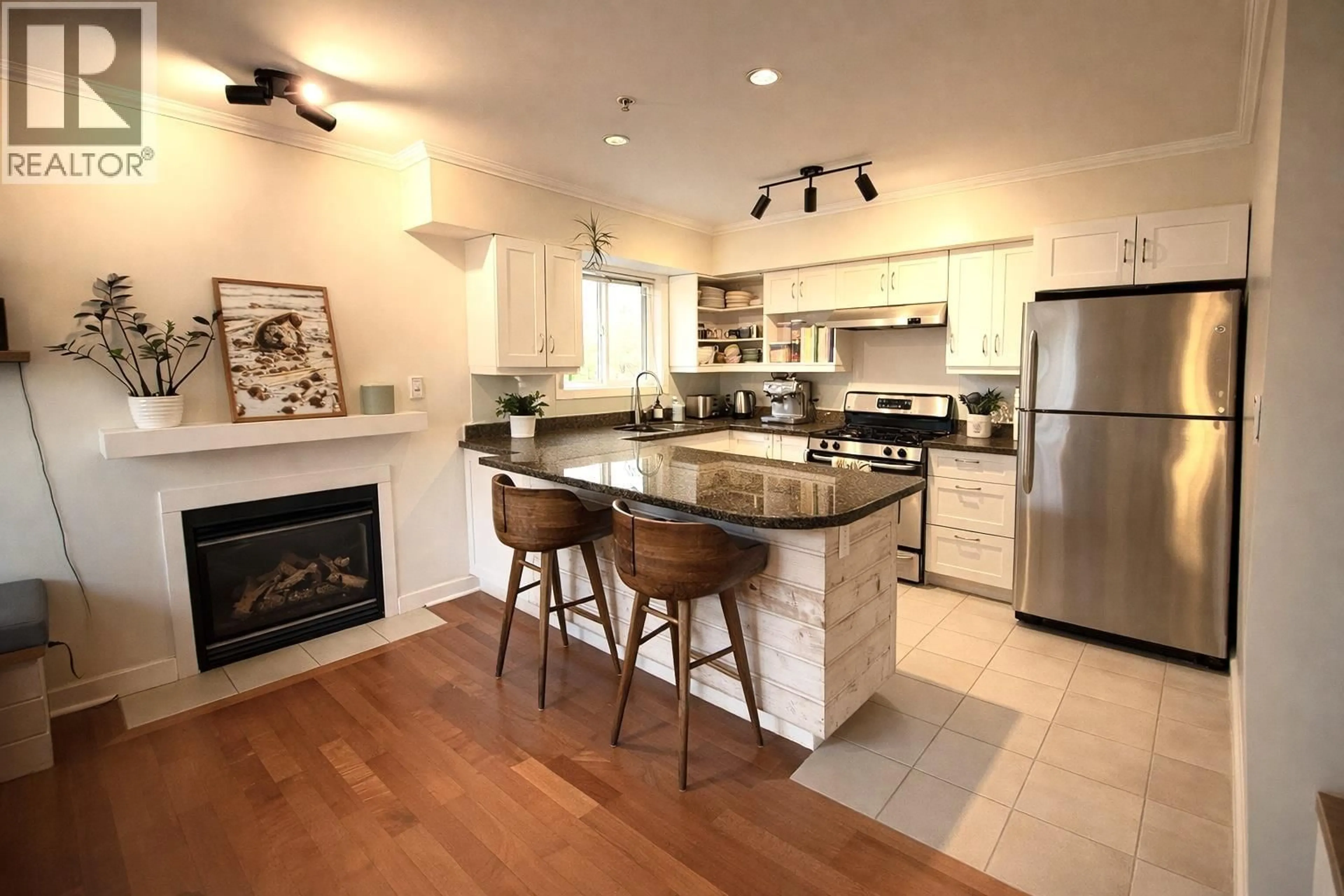 Open concept kitchen, unknown for 6 - 1233 MAIN STREET, Squamish British Columbia V8B0P7