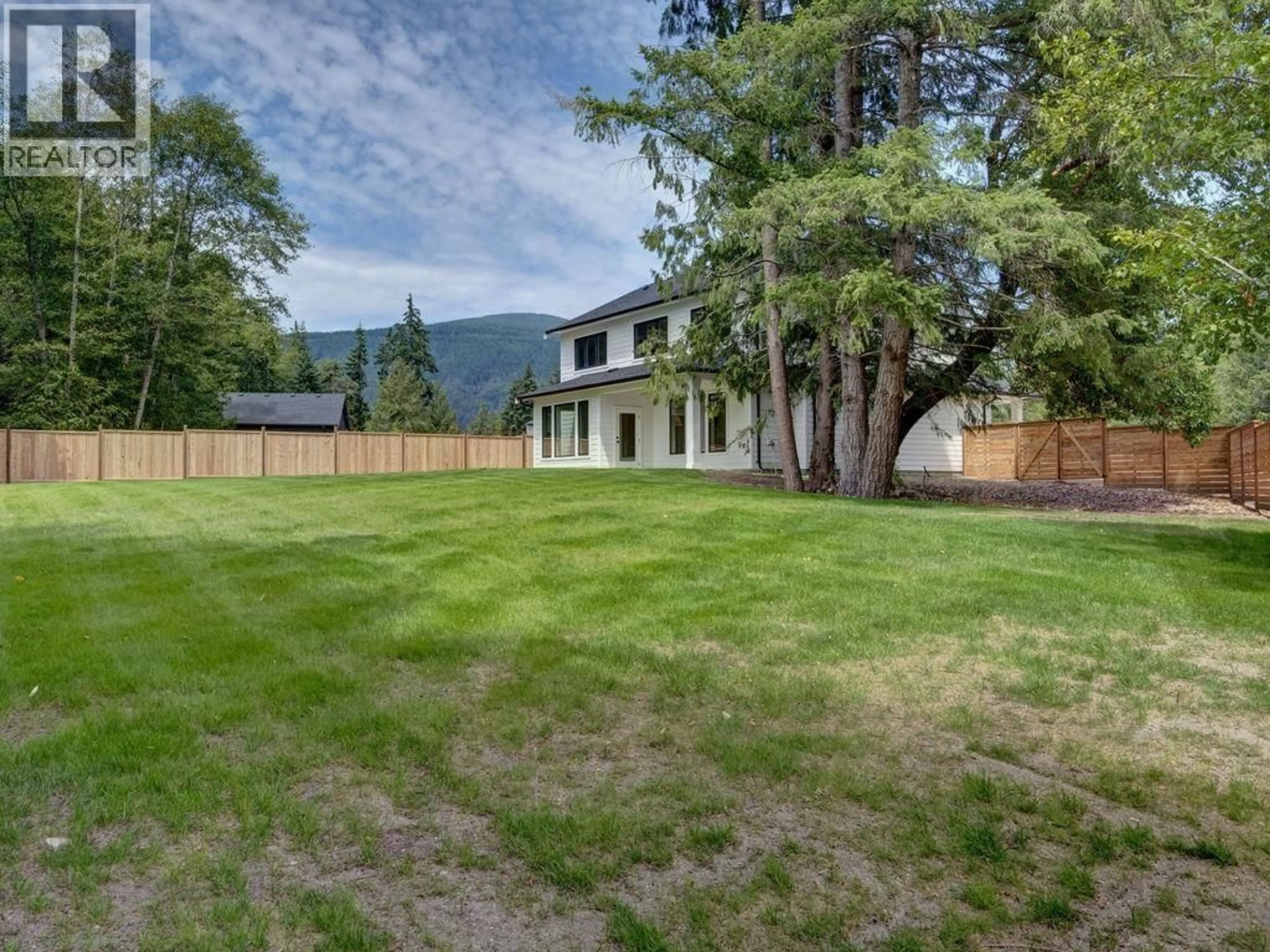 A pic from outside/outdoor area/front of a property/back of a property/a pic from drone, mountain view for 385 SOLAZ PLACE, Gibsons British Columbia V0N1V5