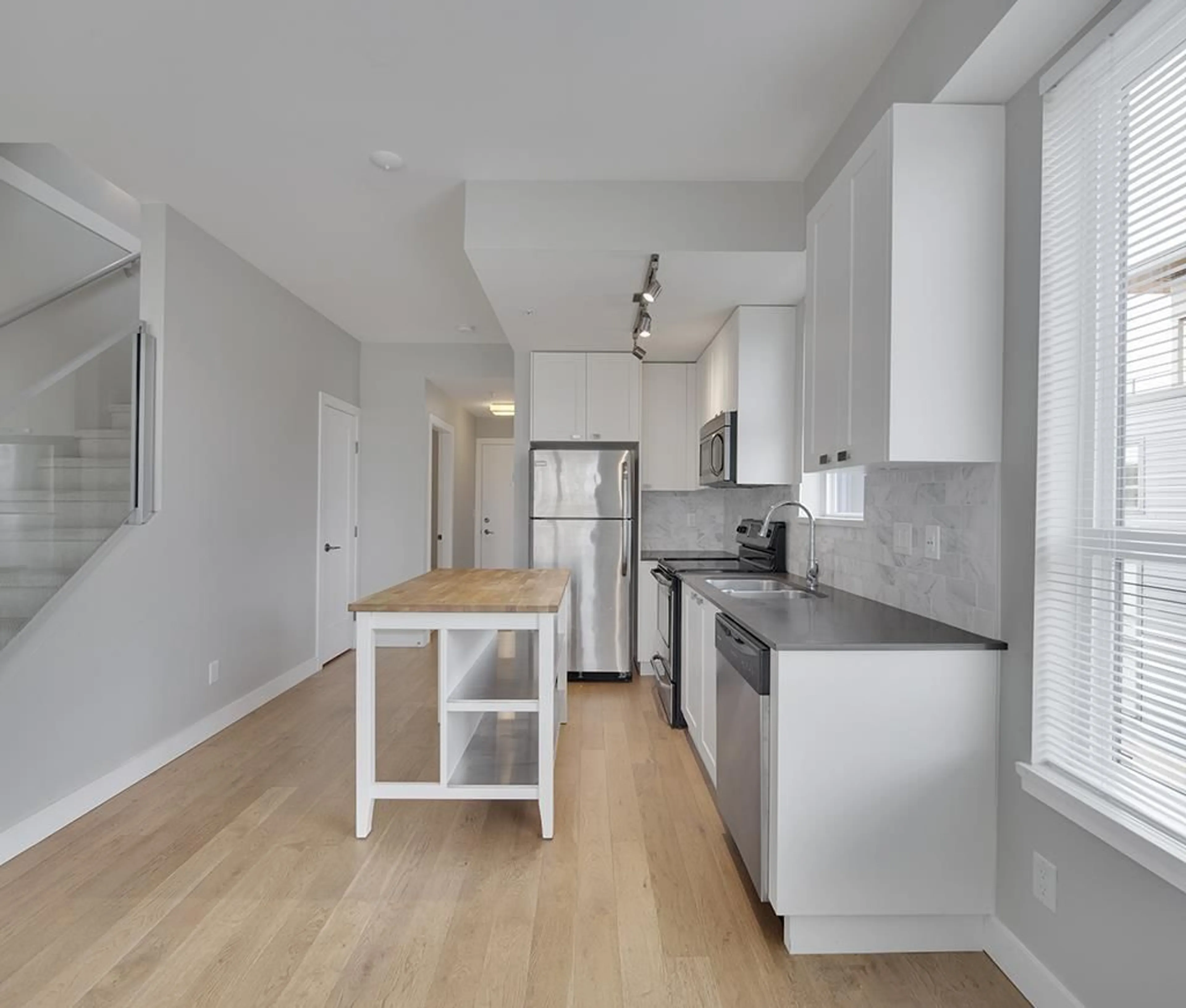 Open concept kitchen, unknown for 504 - 3080 GLADWIN ROAD, Abbotsford British Columbia V2T0G3