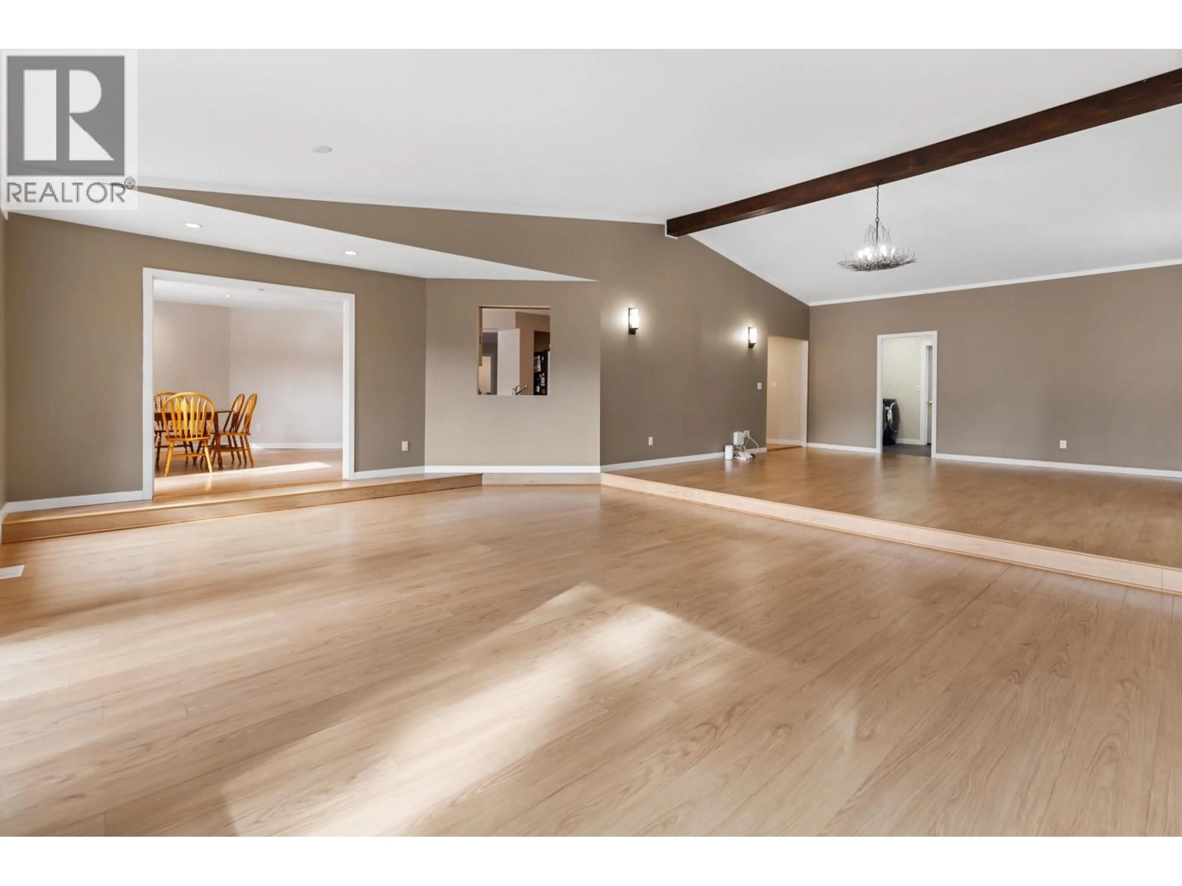 Indoor foyer for 6201 BENCH DRIVE, Prince George British Columbia V2K4Y9