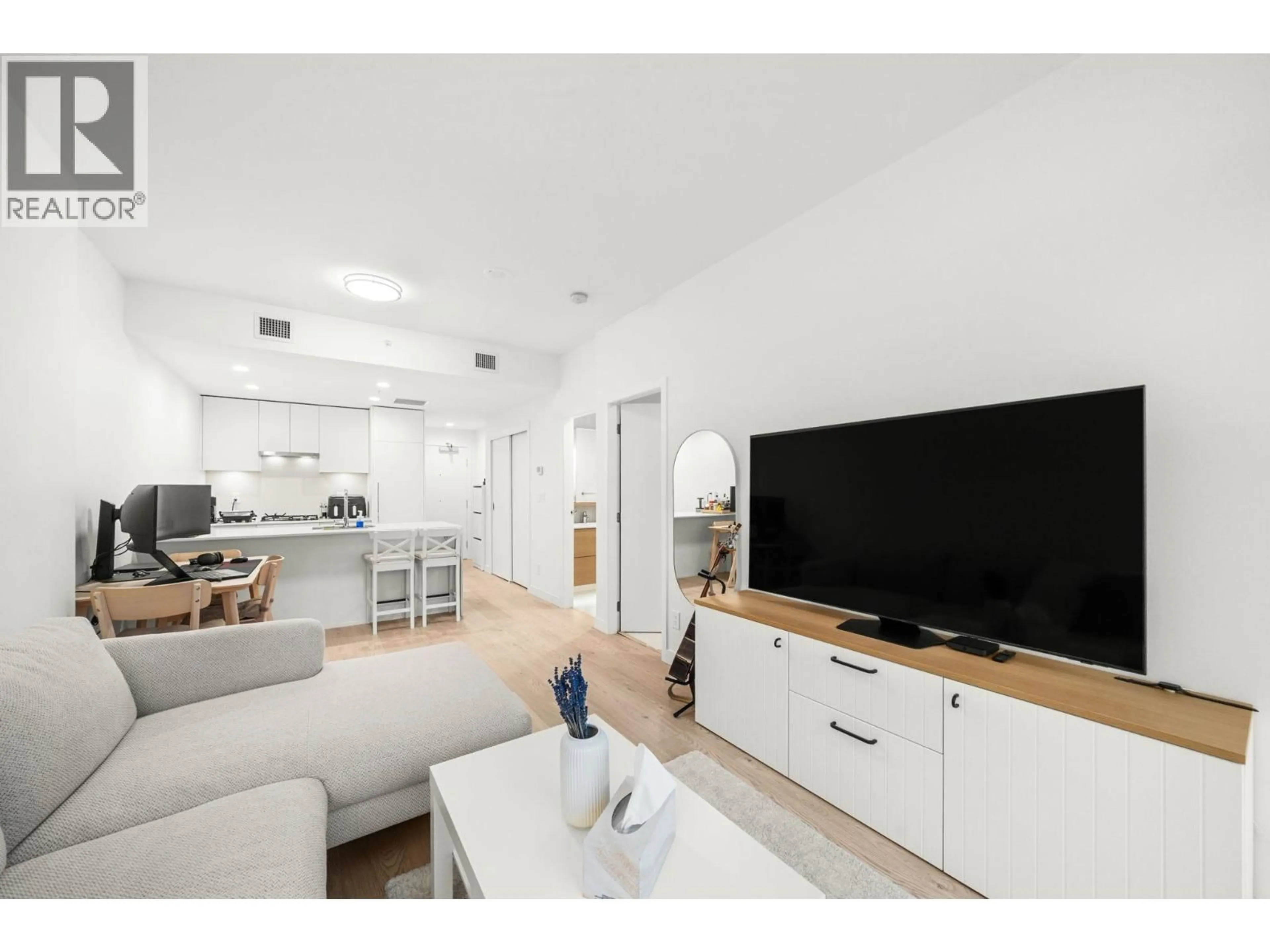 Living room with furniture, unknown for 2607 - 2181 MADISON AVENUE, Burnaby British Columbia V5C0N4