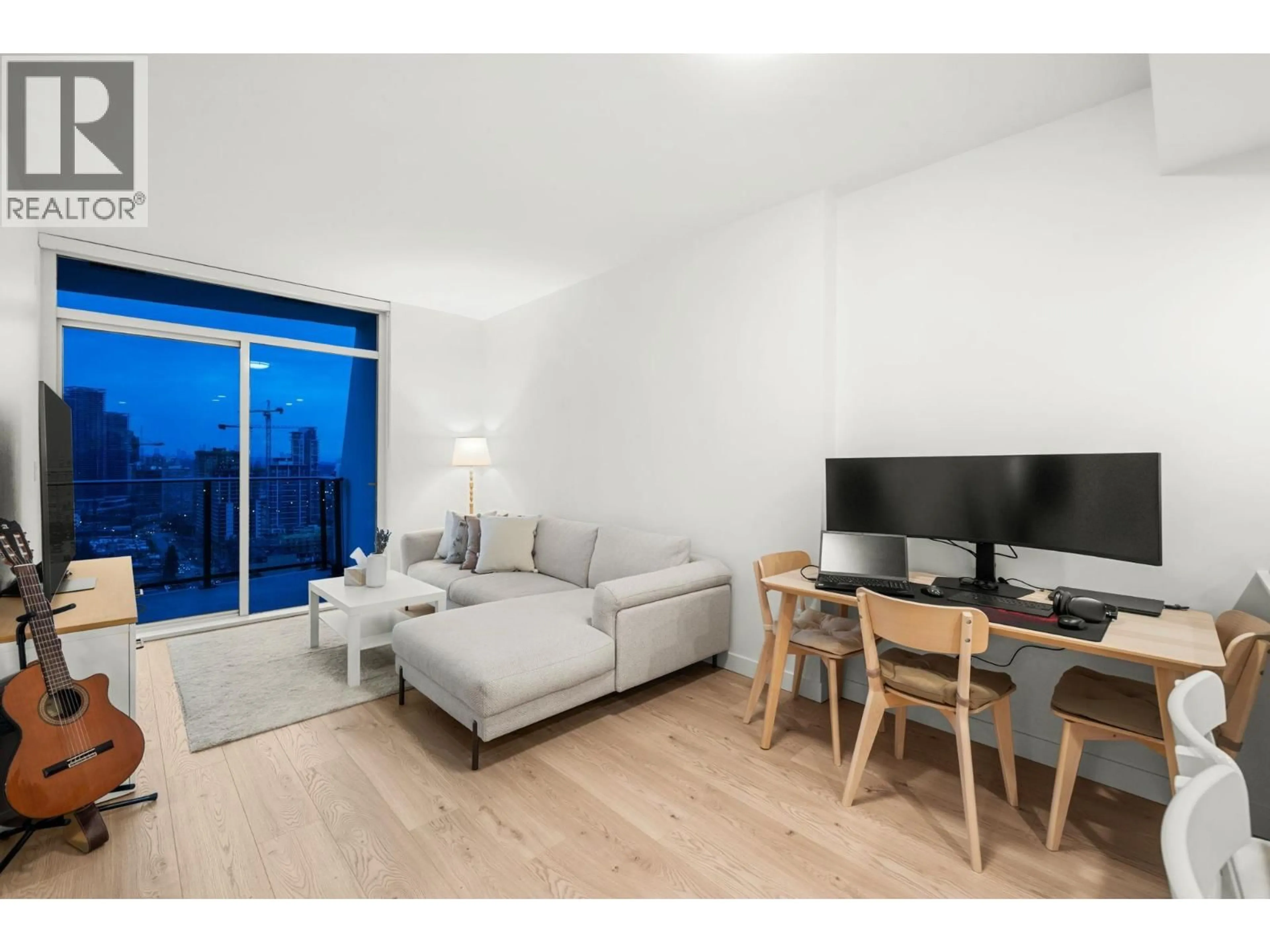 Living room with furniture, wood/laminate floor for 2607 - 2181 MADISON AVENUE, Burnaby British Columbia V5C0N4