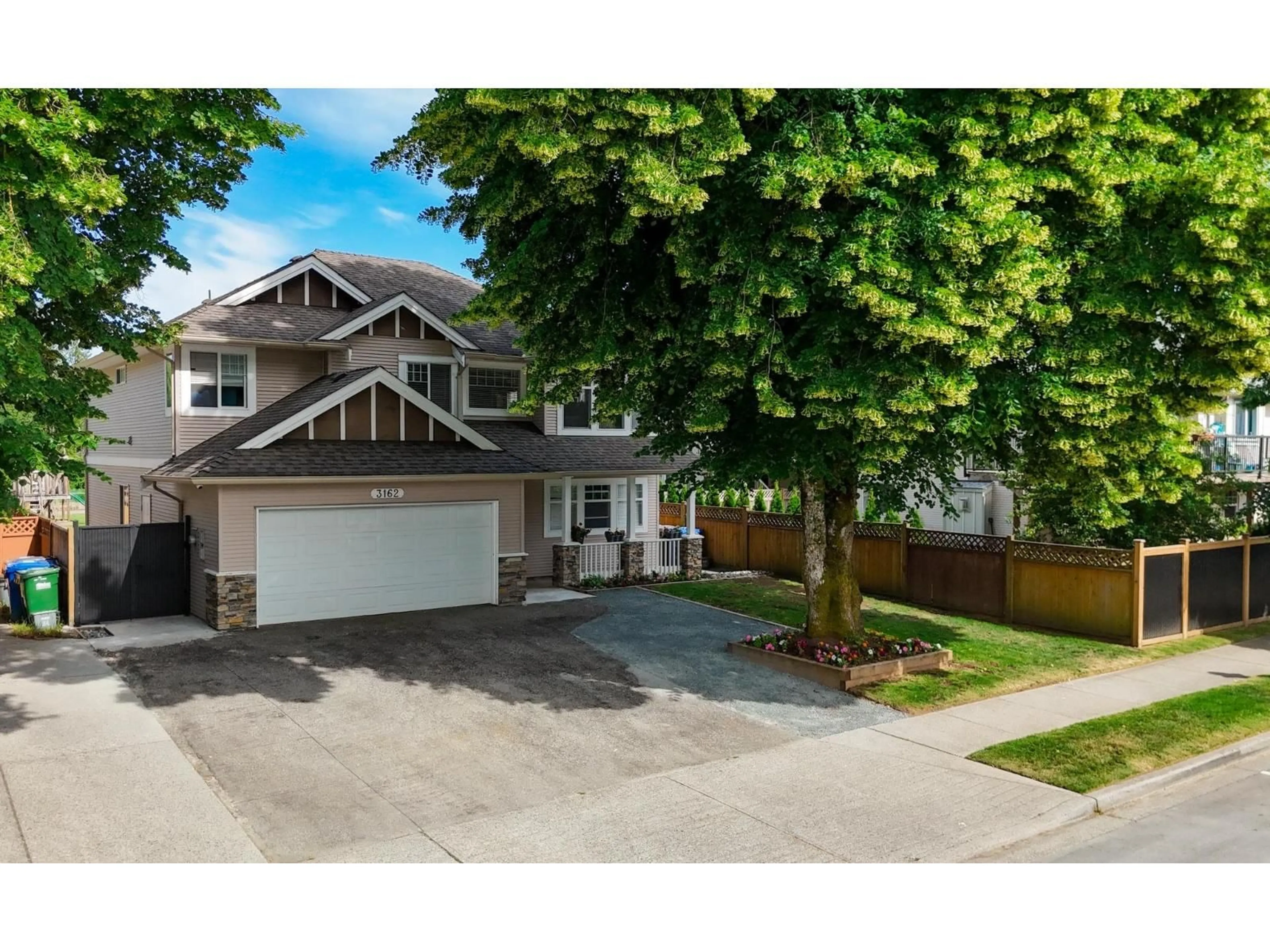 A pic from outside/outdoor area/front of a property/back of a property/a pic from drone, street for 3162 STATION ROAD, Abbotsford British Columbia V4X2S8