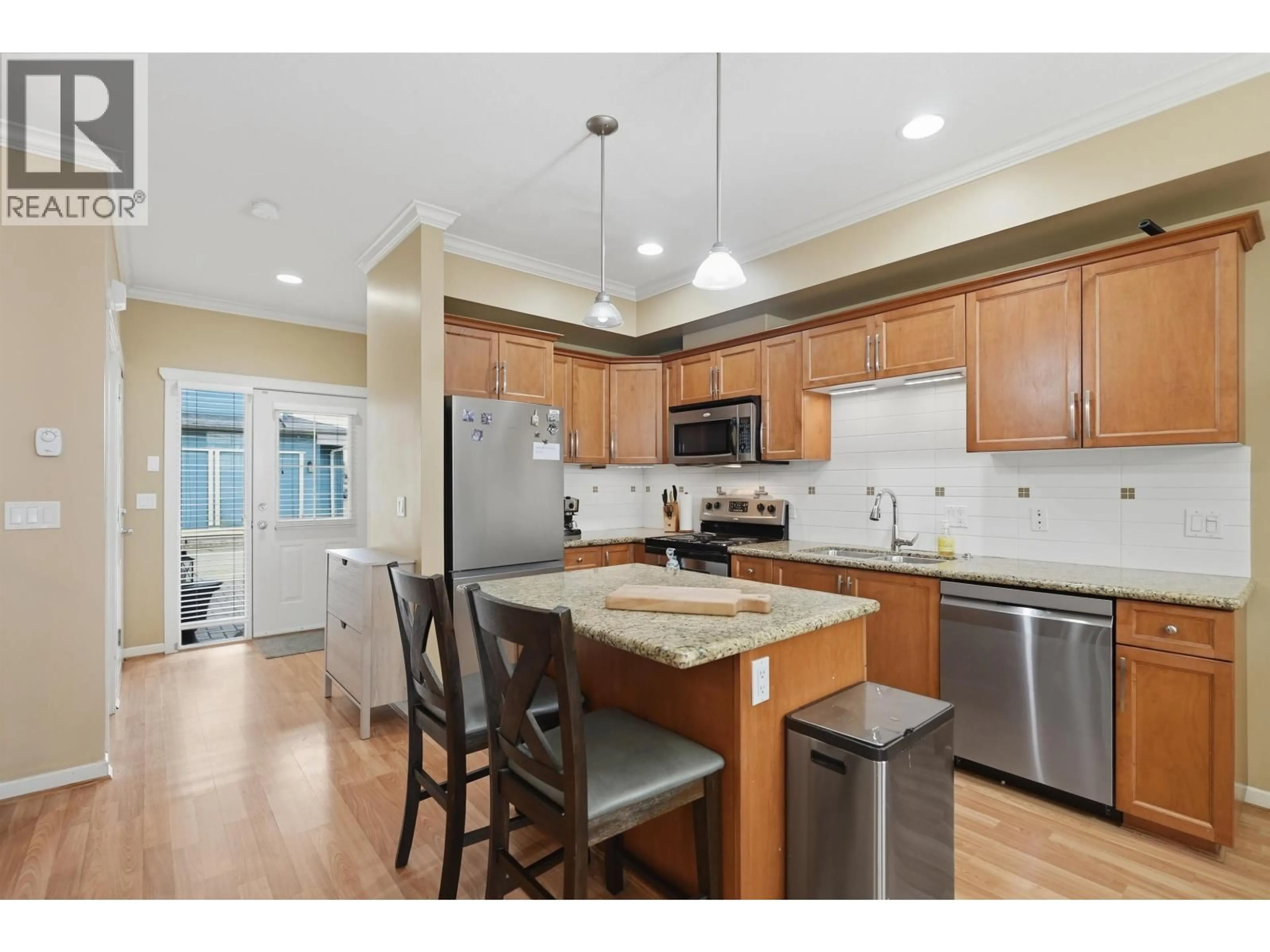 Open concept kitchen, ceramic/tile floor for 7 - 4910 CENTRAL AVENUE, Delta British Columbia V4K2G6