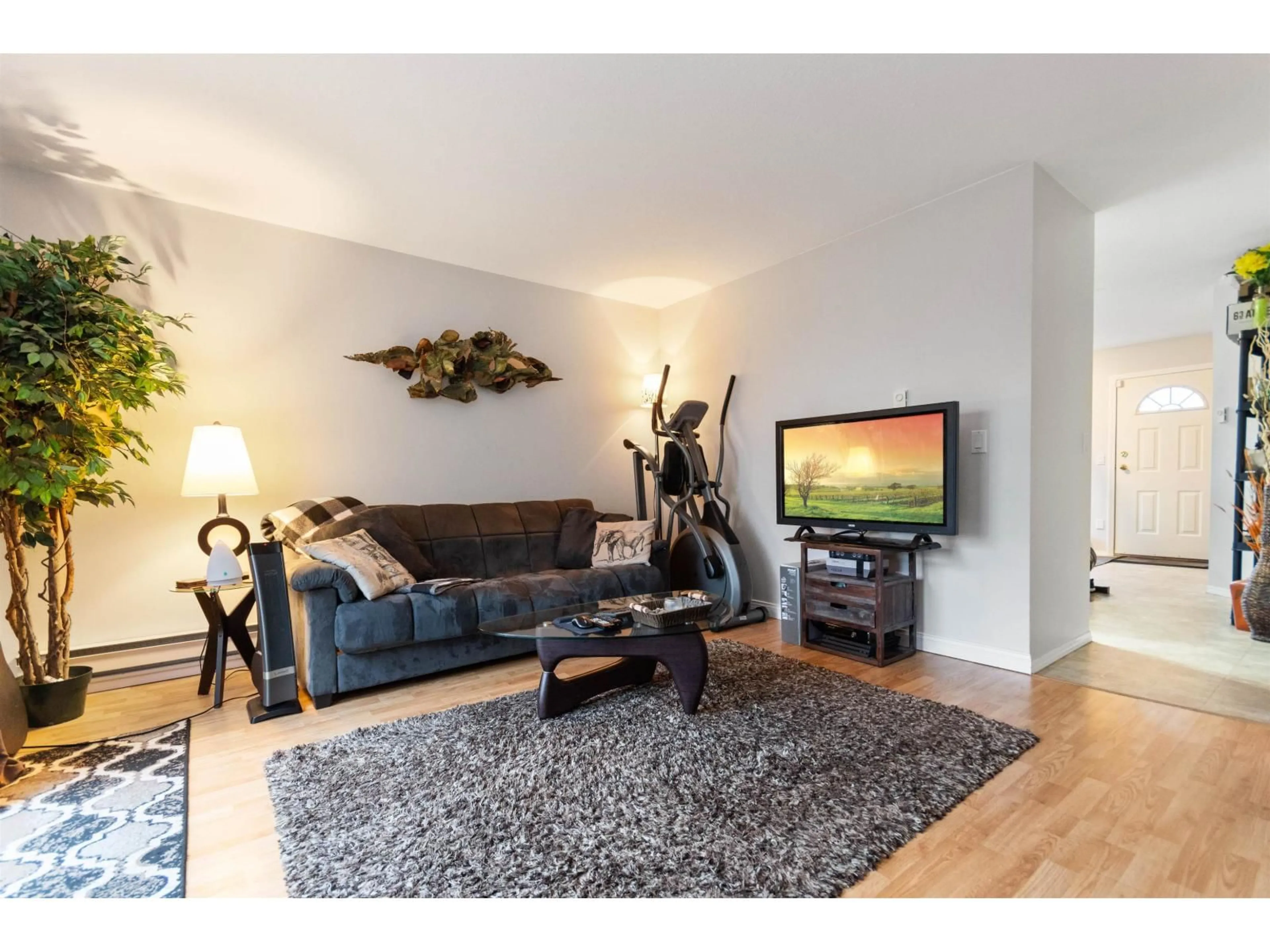 Living room with furniture, wood/laminate floor for 1 - 9206 CORBOULD STREET, Chilliwack British Columbia V2P4A5