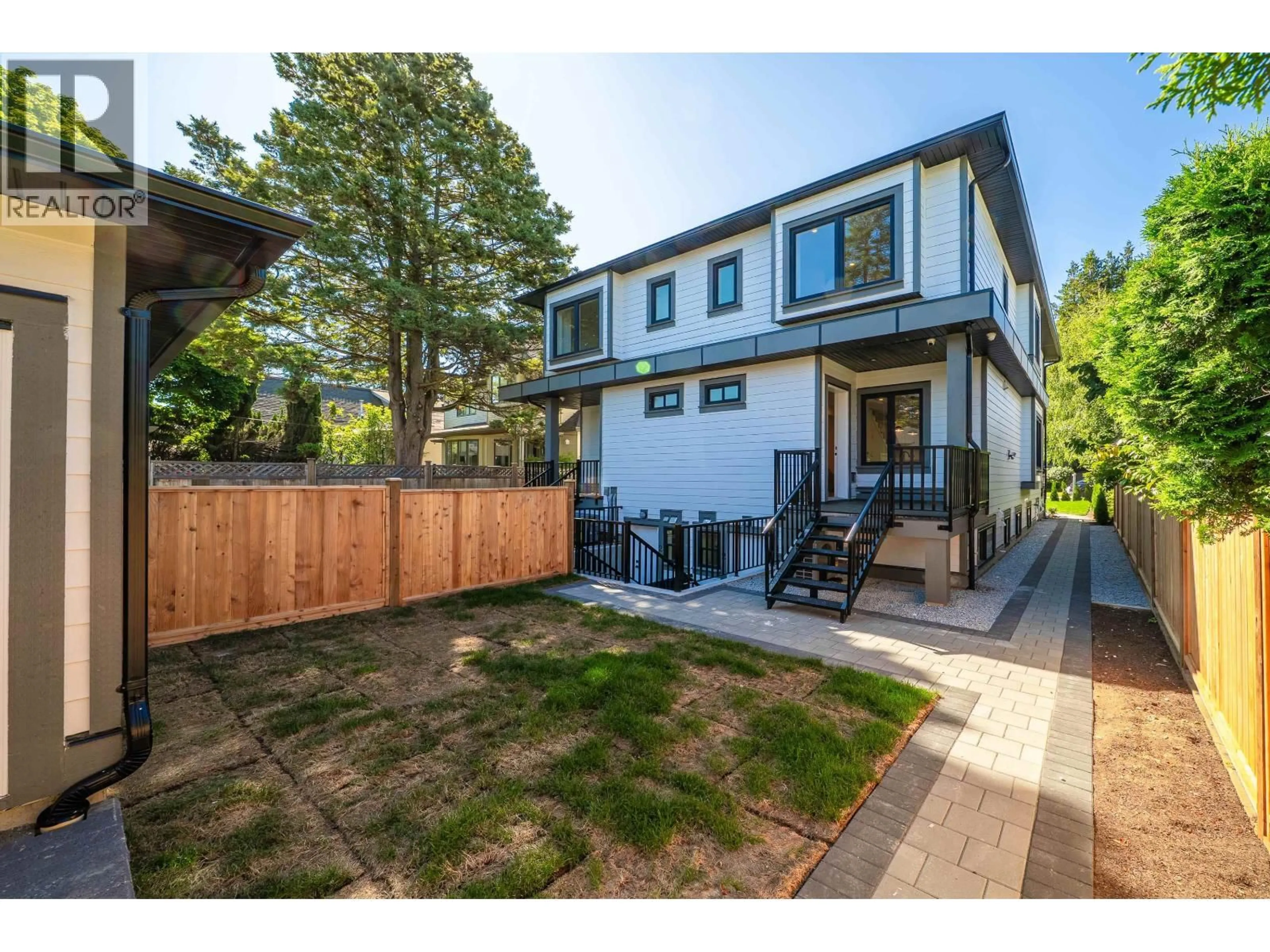 Patio, street for 2837 31ST AVENUE, Vancouver British Columbia V6L2A3