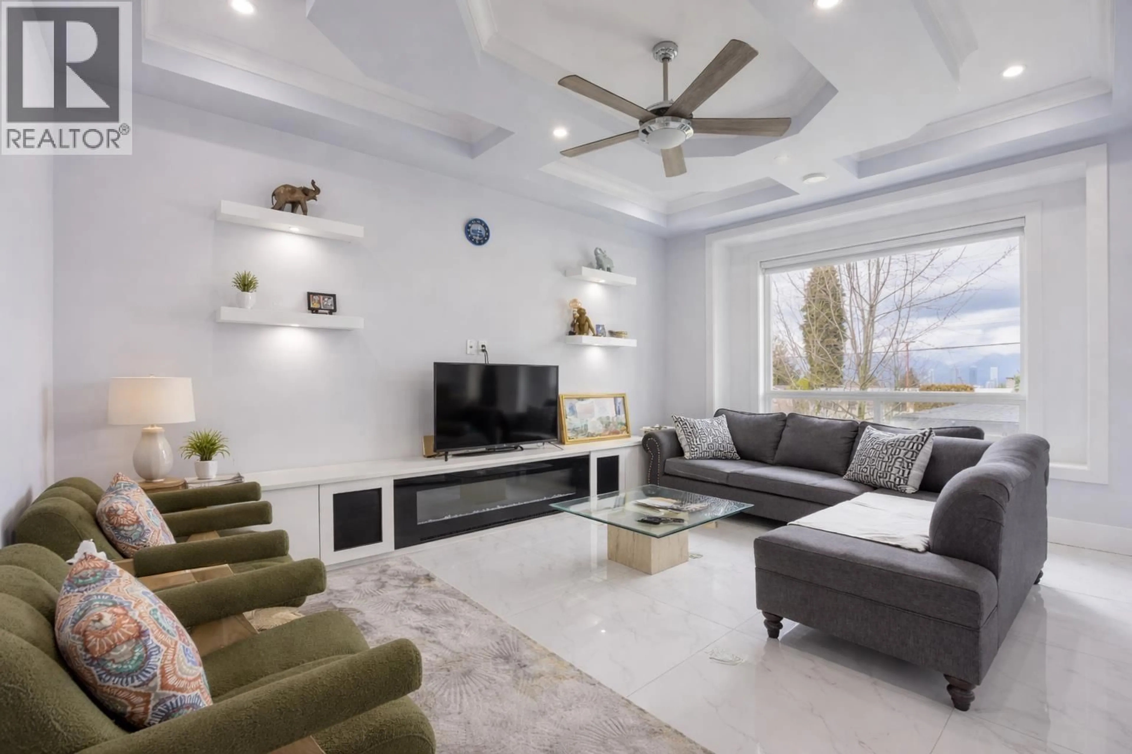 Living room with furniture, unknown for 5001 DOVER STREET, Burnaby British Columbia V5H1R4