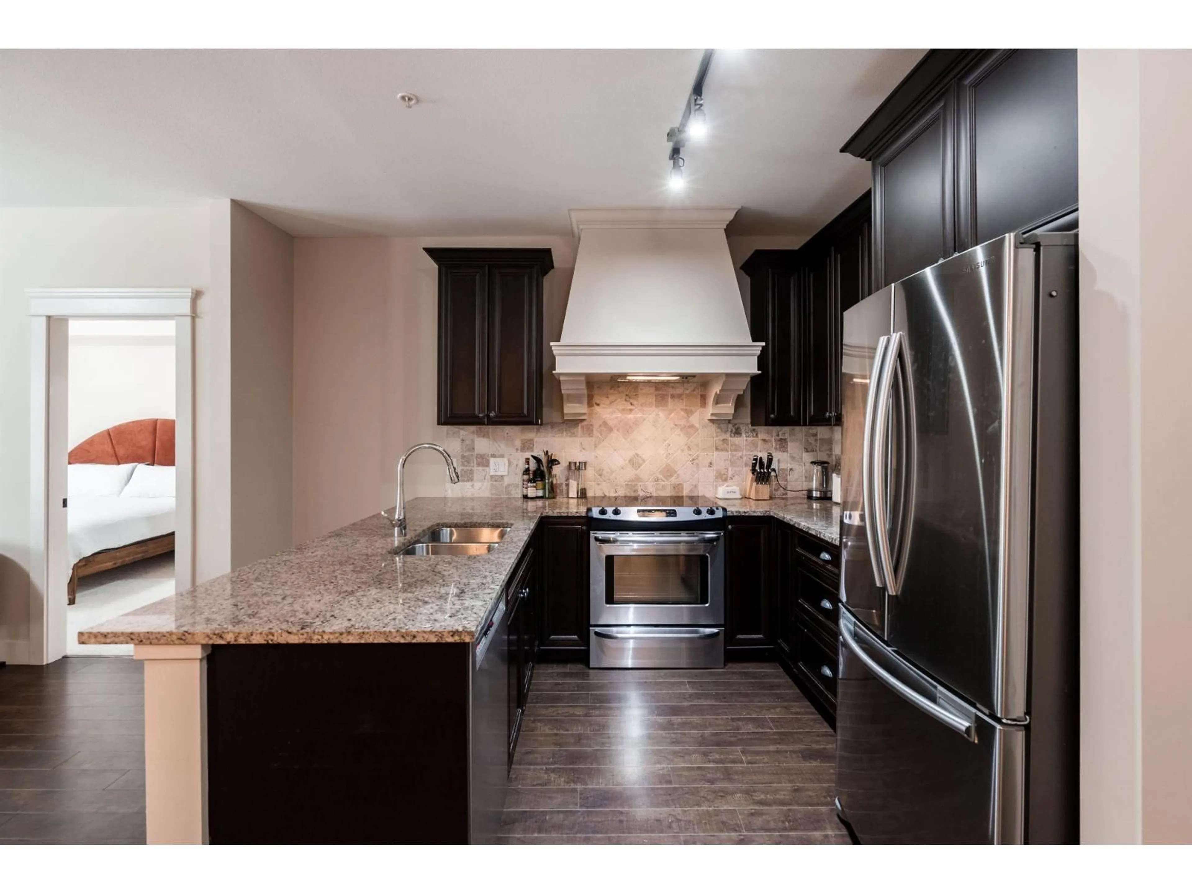 Open concept kitchen, unknown for 203 - 19530 65 AVENUE, Surrey British Columbia V4N6M1