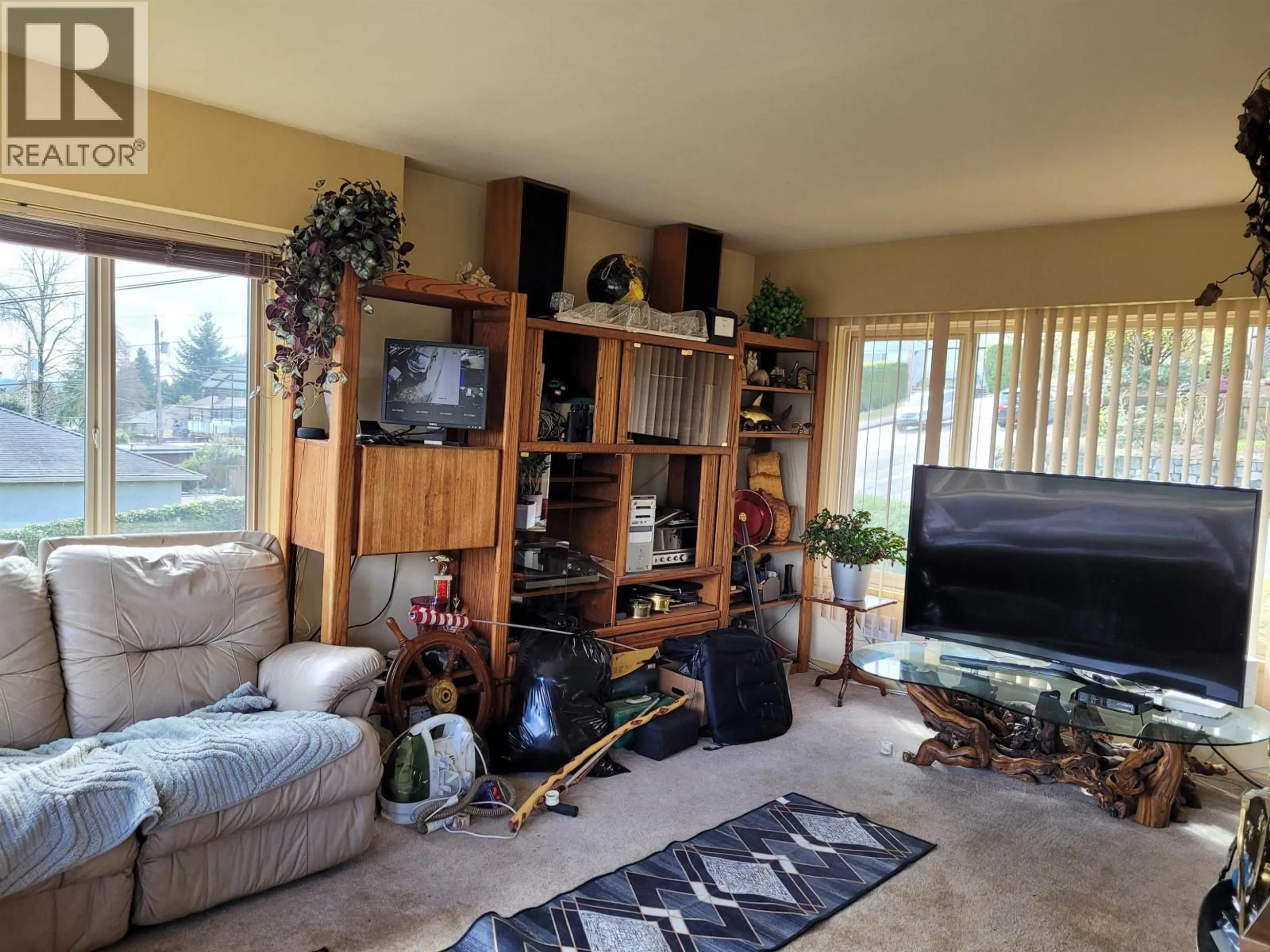 Living room with furniture, unknown for 7790 ELFORD STREET, Burnaby British Columbia V3N4B7
