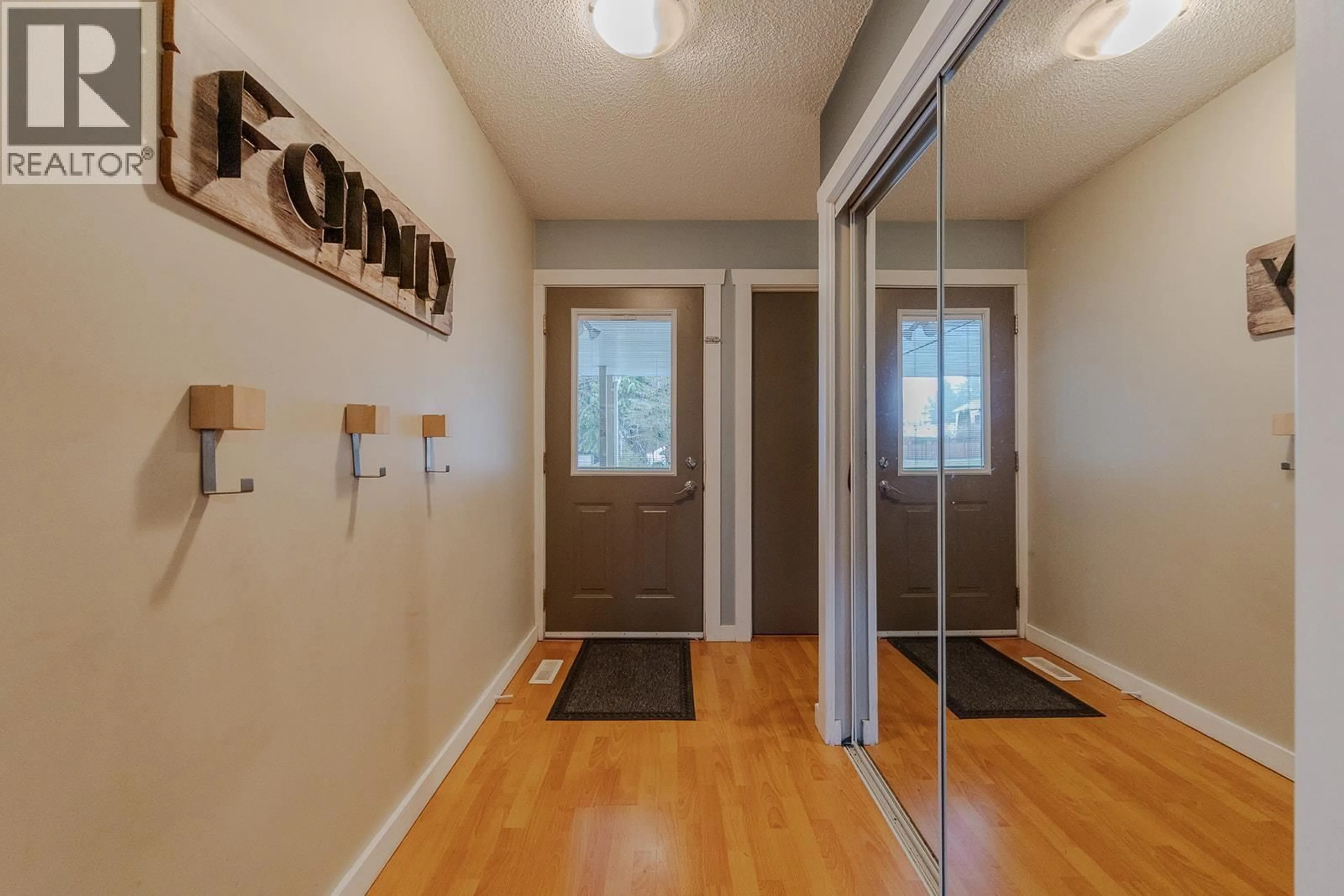 Indoor entryway for 14 - 21707 DEWDNEY TRUNK ROAD, Maple Ridge British Columbia V2X3G8