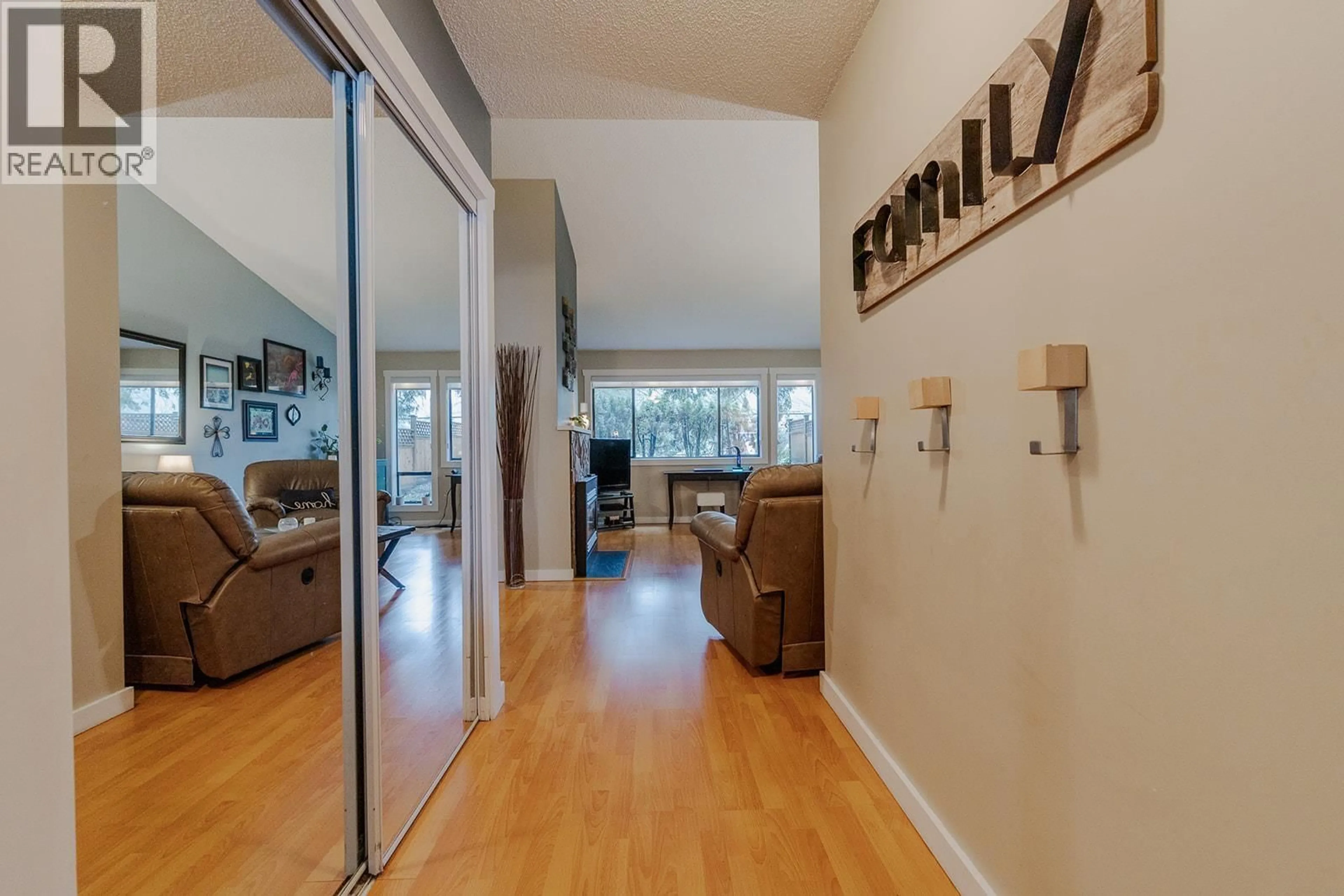 Indoor entryway for 14 - 21707 DEWDNEY TRUNK ROAD, Maple Ridge British Columbia V2X3G8