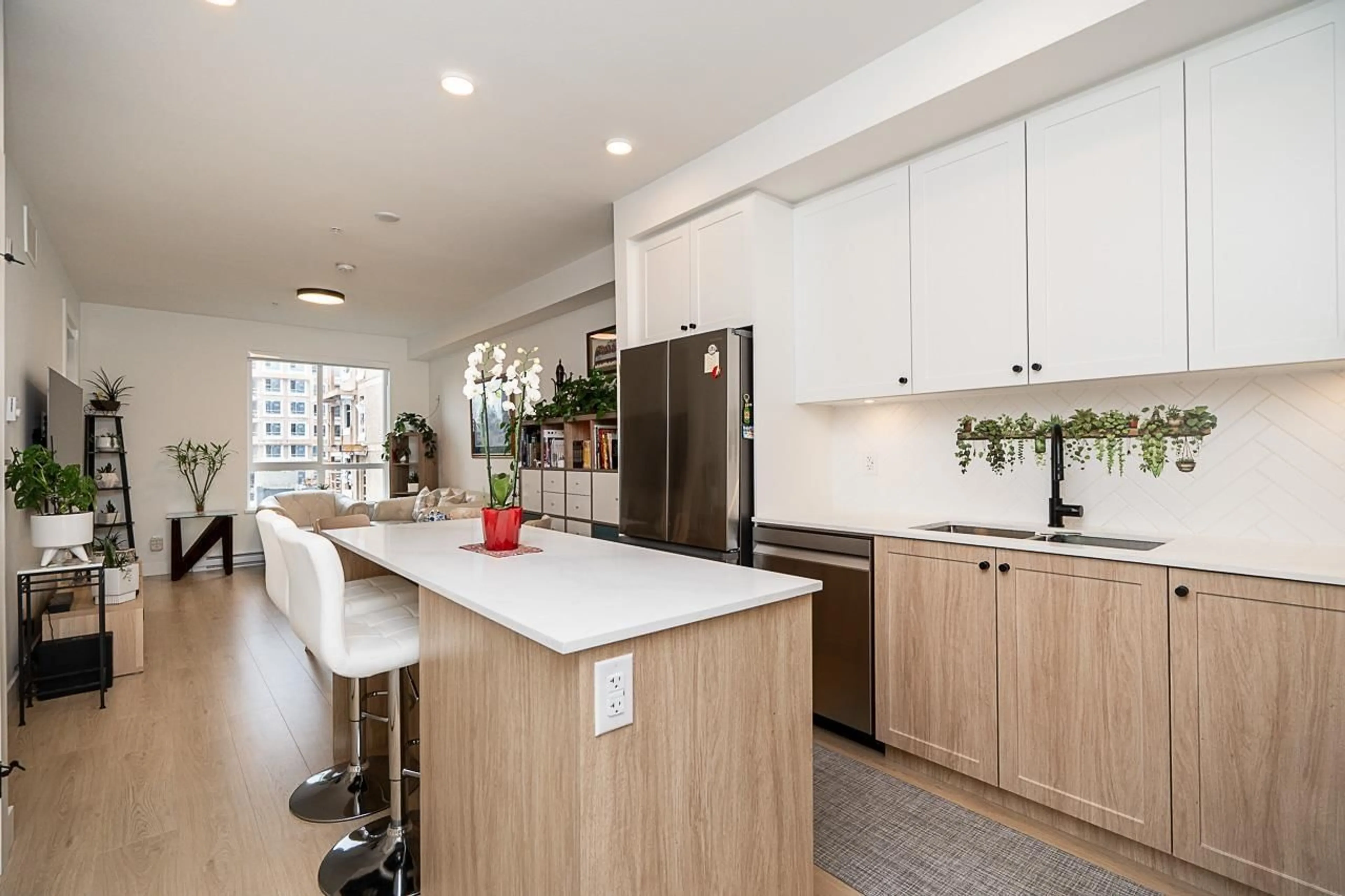 Open concept kitchen, unknown for 108 - 19975 76 AVENUE, Langley British Columbia V2Y3Y1