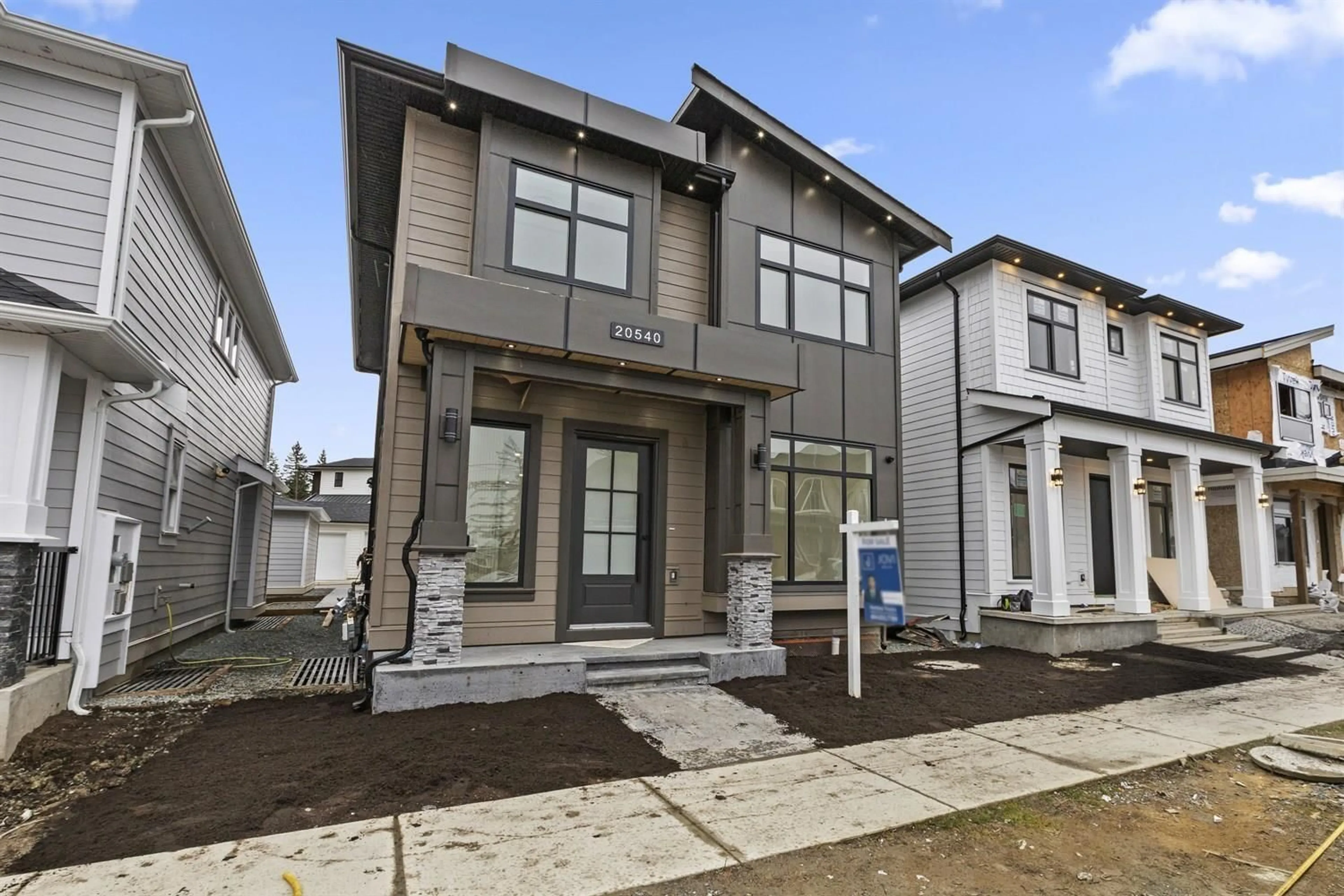 Home with vinyl exterior material, street for 20540 76 AVENUE, Langley British Columbia V2Y1V5