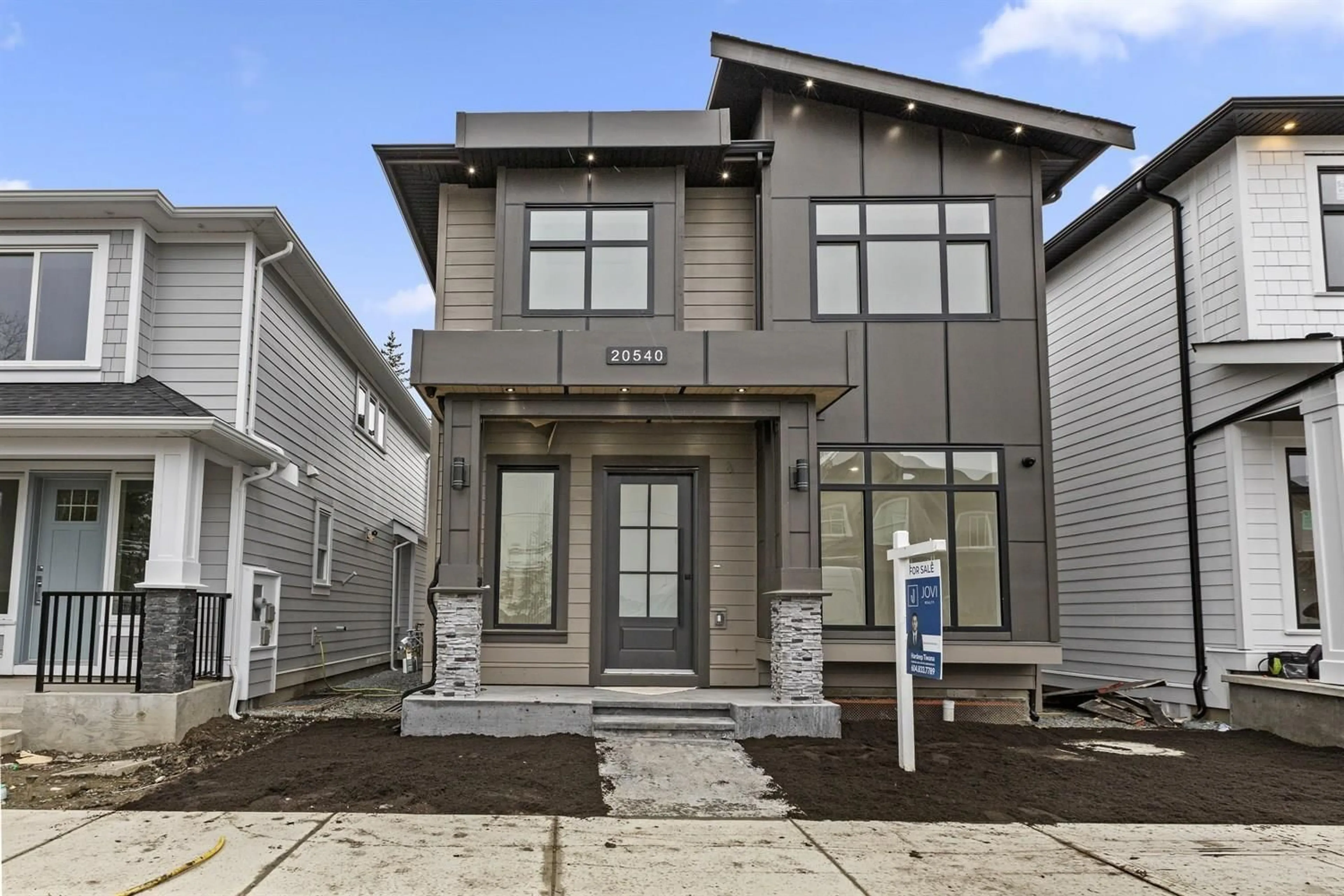 Home with vinyl exterior material, street for 20540 76 AVENUE, Langley British Columbia V2Y1V5