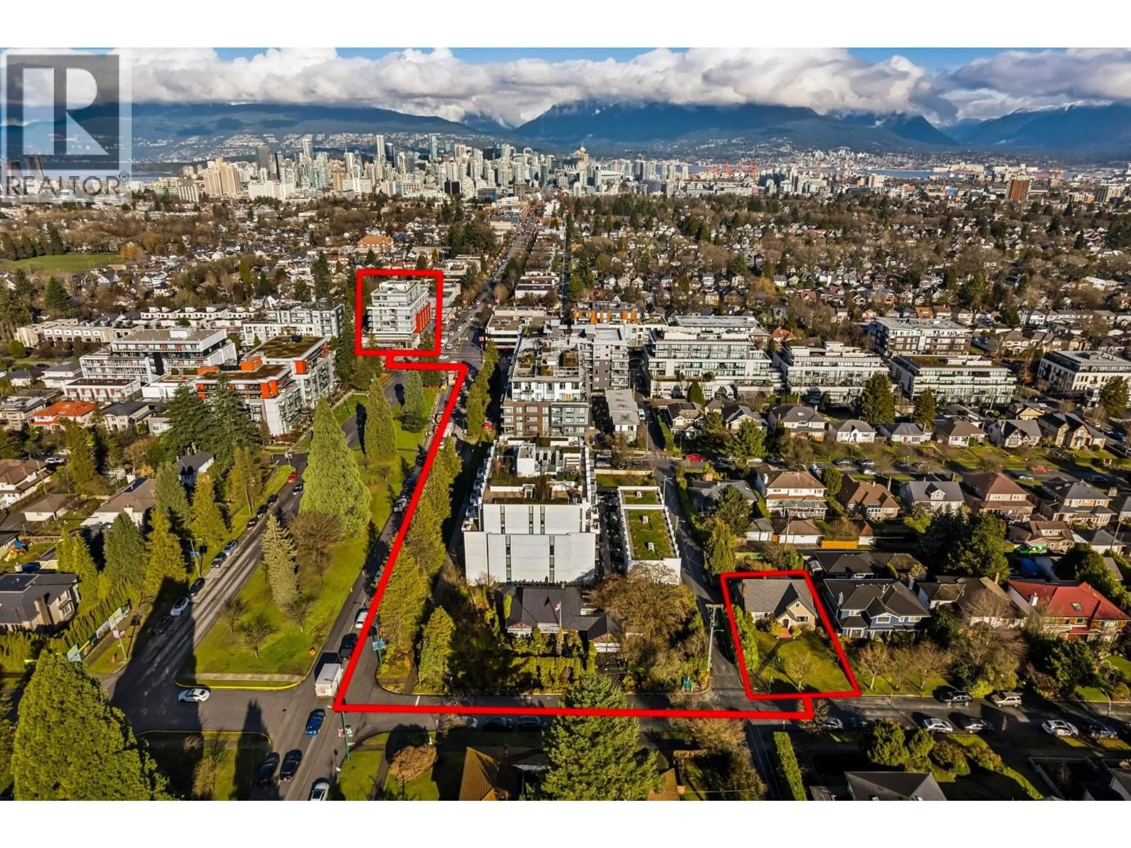 A pic from outside/outdoor area/front of a property/back of a property/a pic from drone, city buildings view from balcony for 475 27TH AVENUE, Vancouver British Columbia V5Y2K4