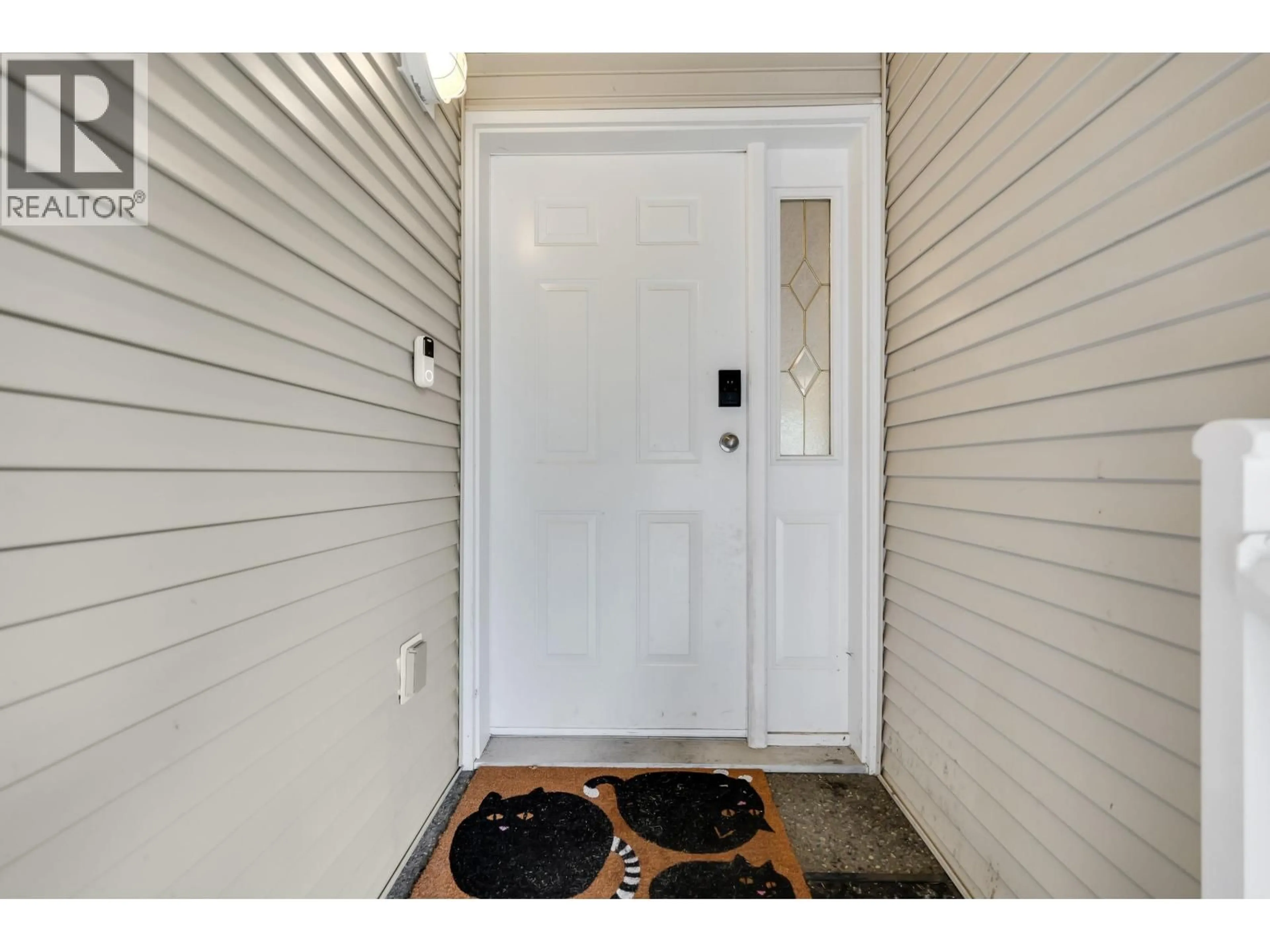 Indoor entryway for 14 - 39920 GOVERNMENT ROAD, Squamish British Columbia V8B0G5