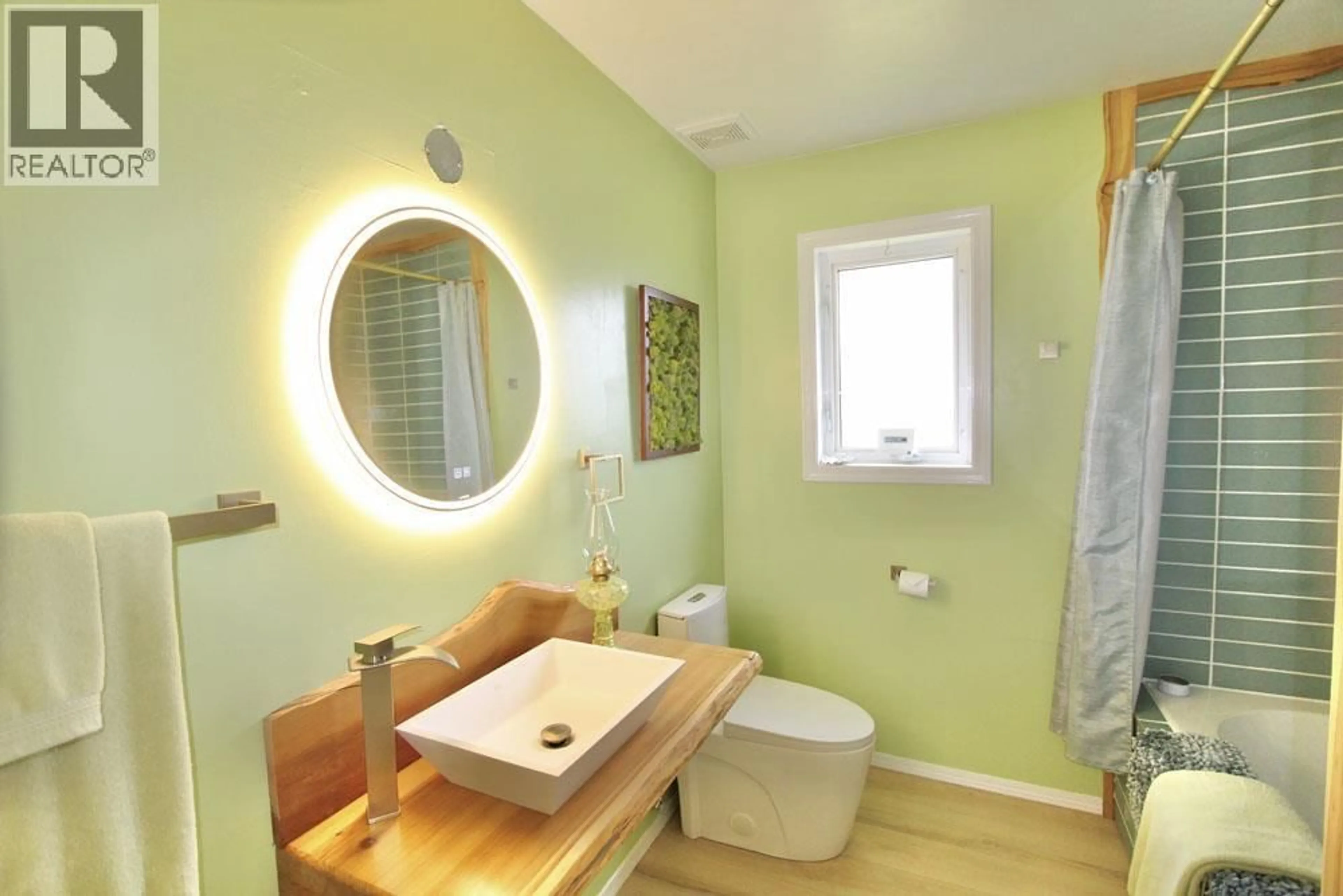 Standard bathroom, unknown for 40 YAKOUN STREET, Port Clements British Columbia V0T1R0