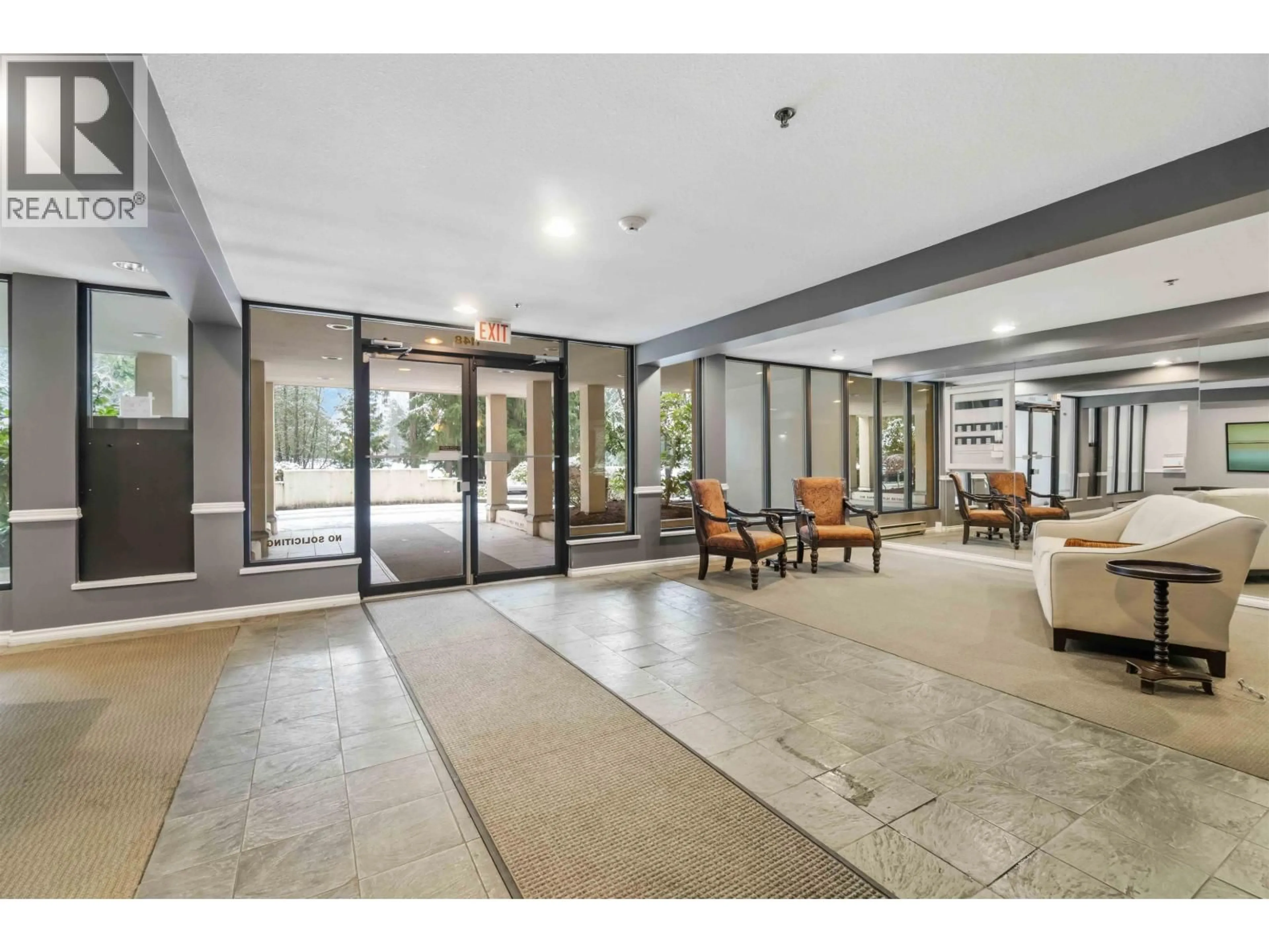 Indoor foyer for 202 - 1148 WESTWOOD STREET, Coquitlam British Columbia V3B7M5