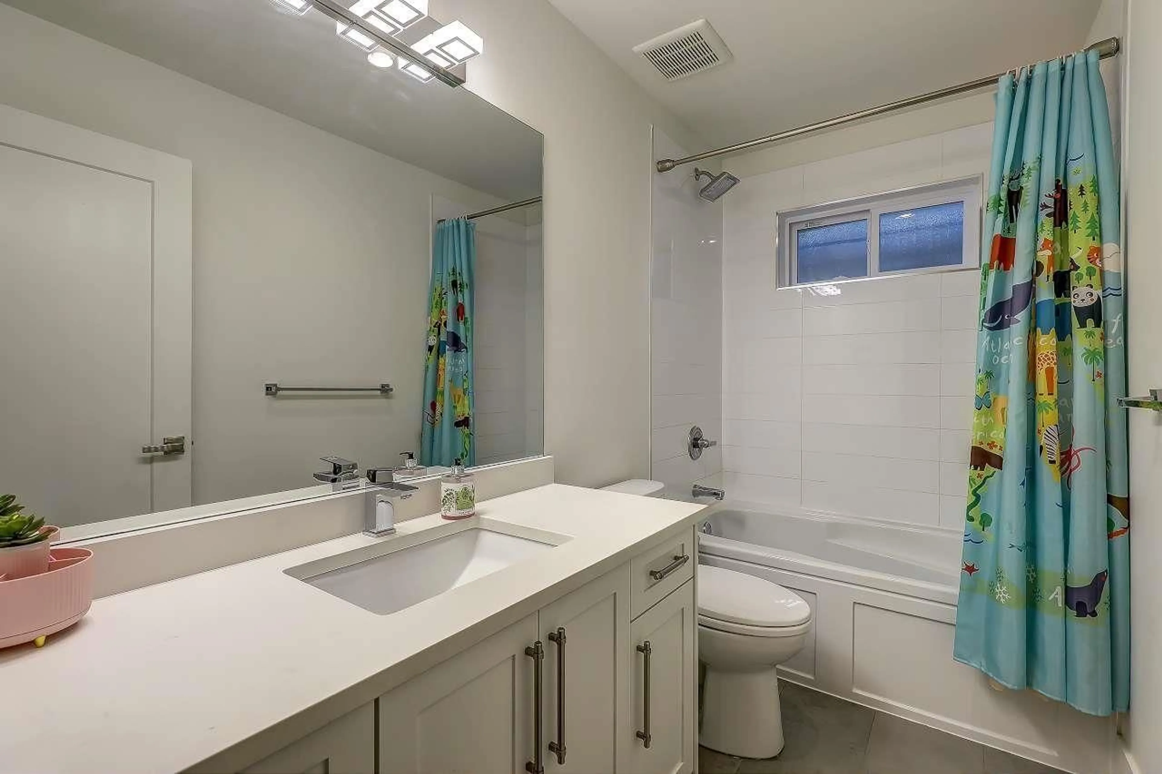 Standard bathroom, ceramic/tile floor for 2525 168 STREET, Surrey British Columbia V3S0A7