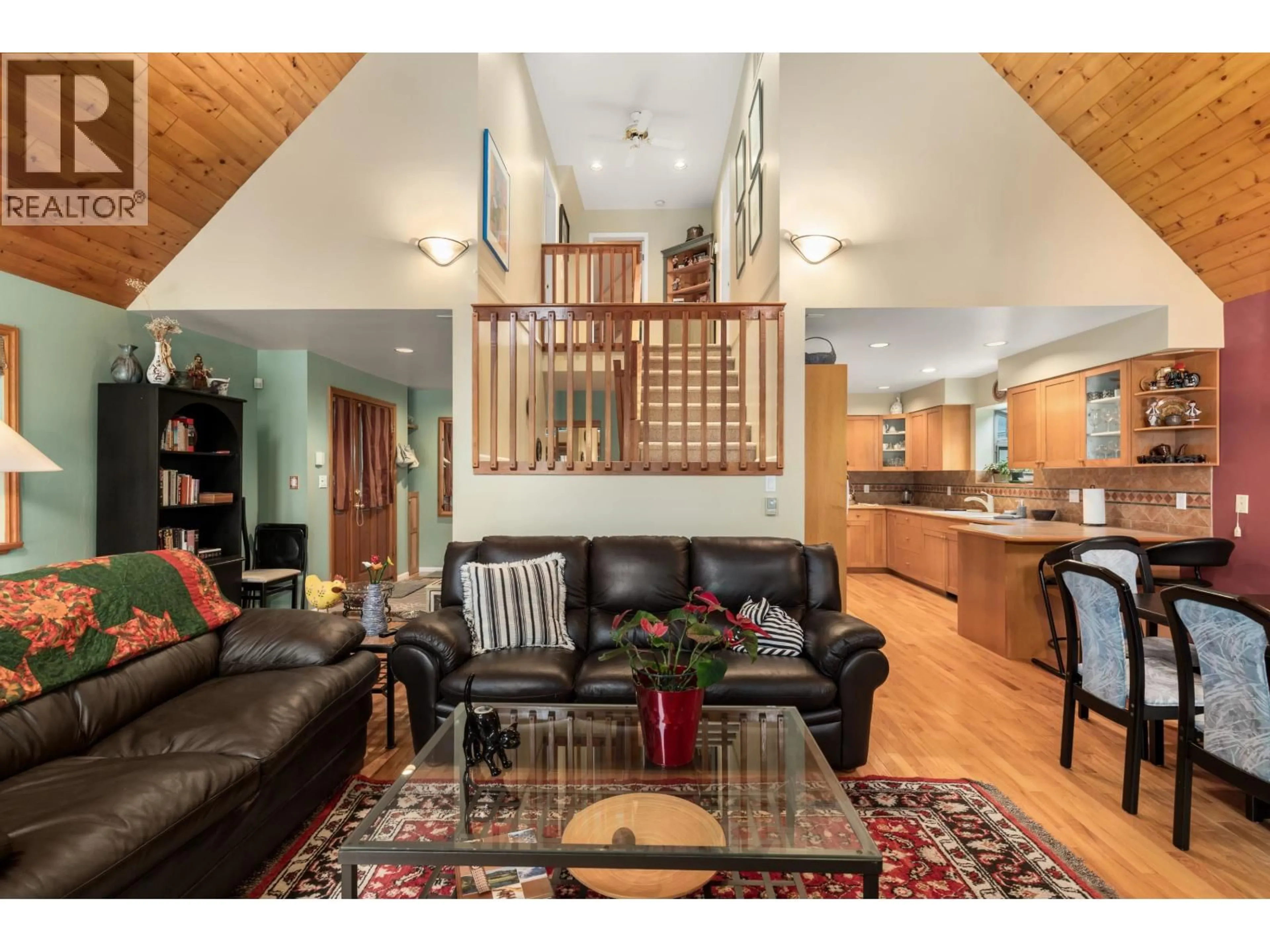 Living room with furniture, wood/laminate floor for 2813 CLIFFTOP LANE, Whistler British Columbia V8E0A8