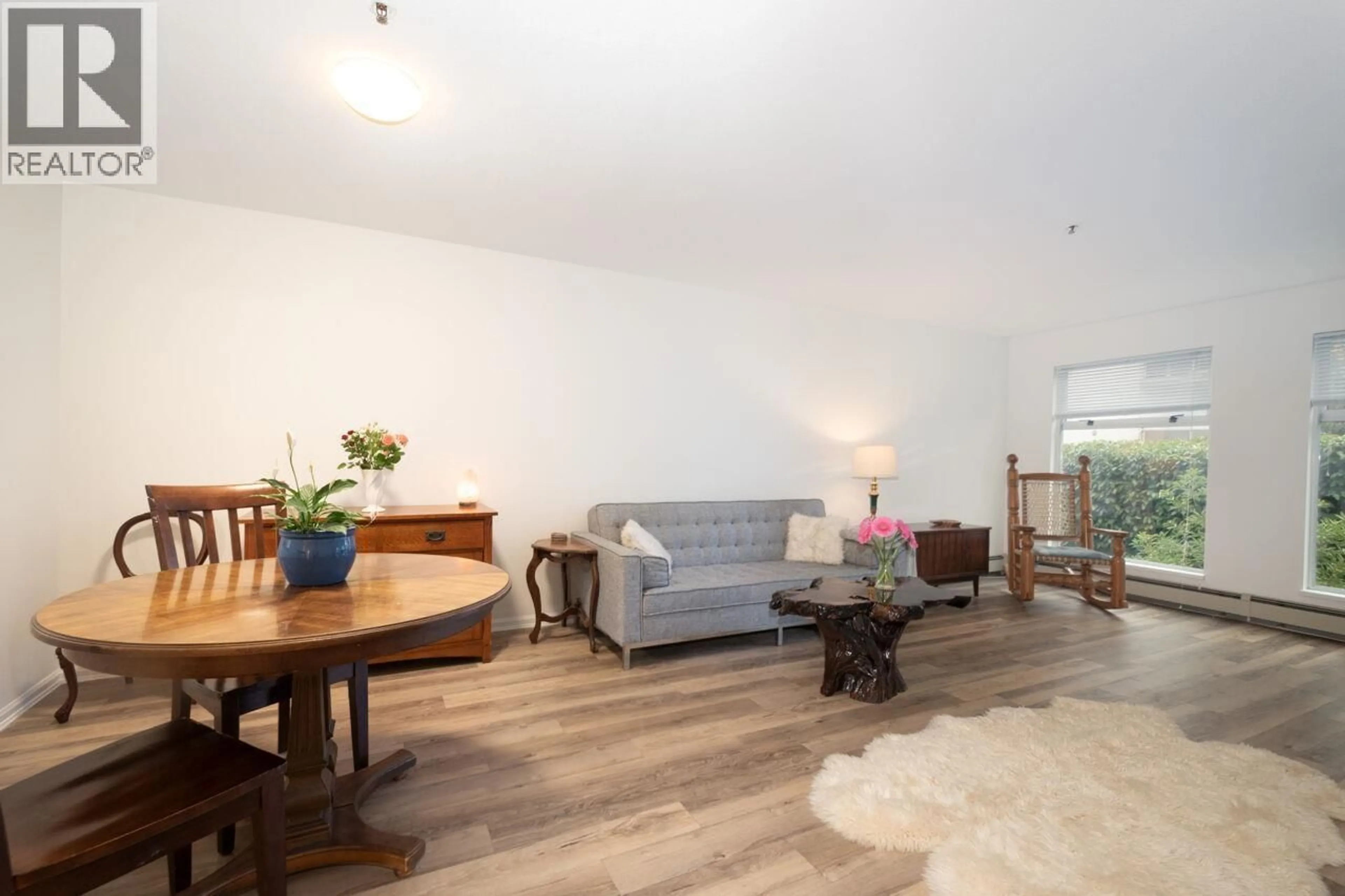 Living room with furniture, wood/laminate floor for 7 - 2110 MARINE DRIVE, West Vancouver British Columbia V7V1K3