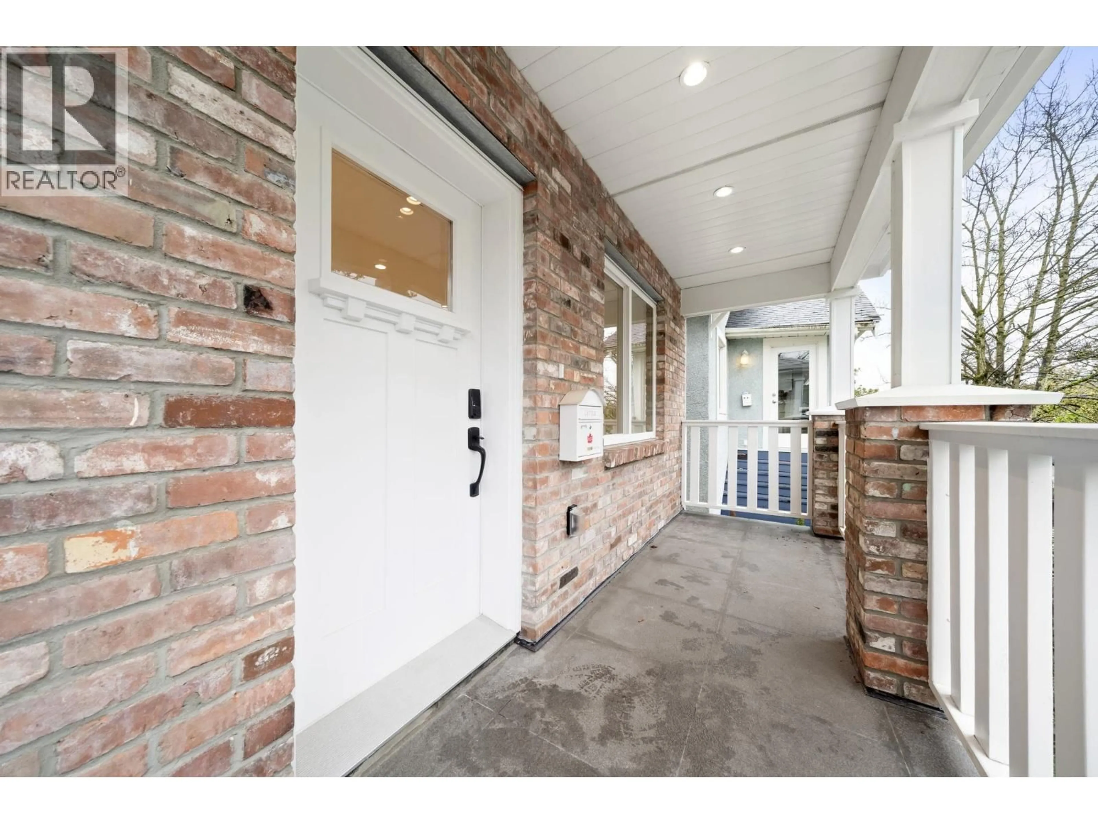 Indoor entryway for 1161 KEEFER STREET, Vancouver British Columbia V6A1Z2