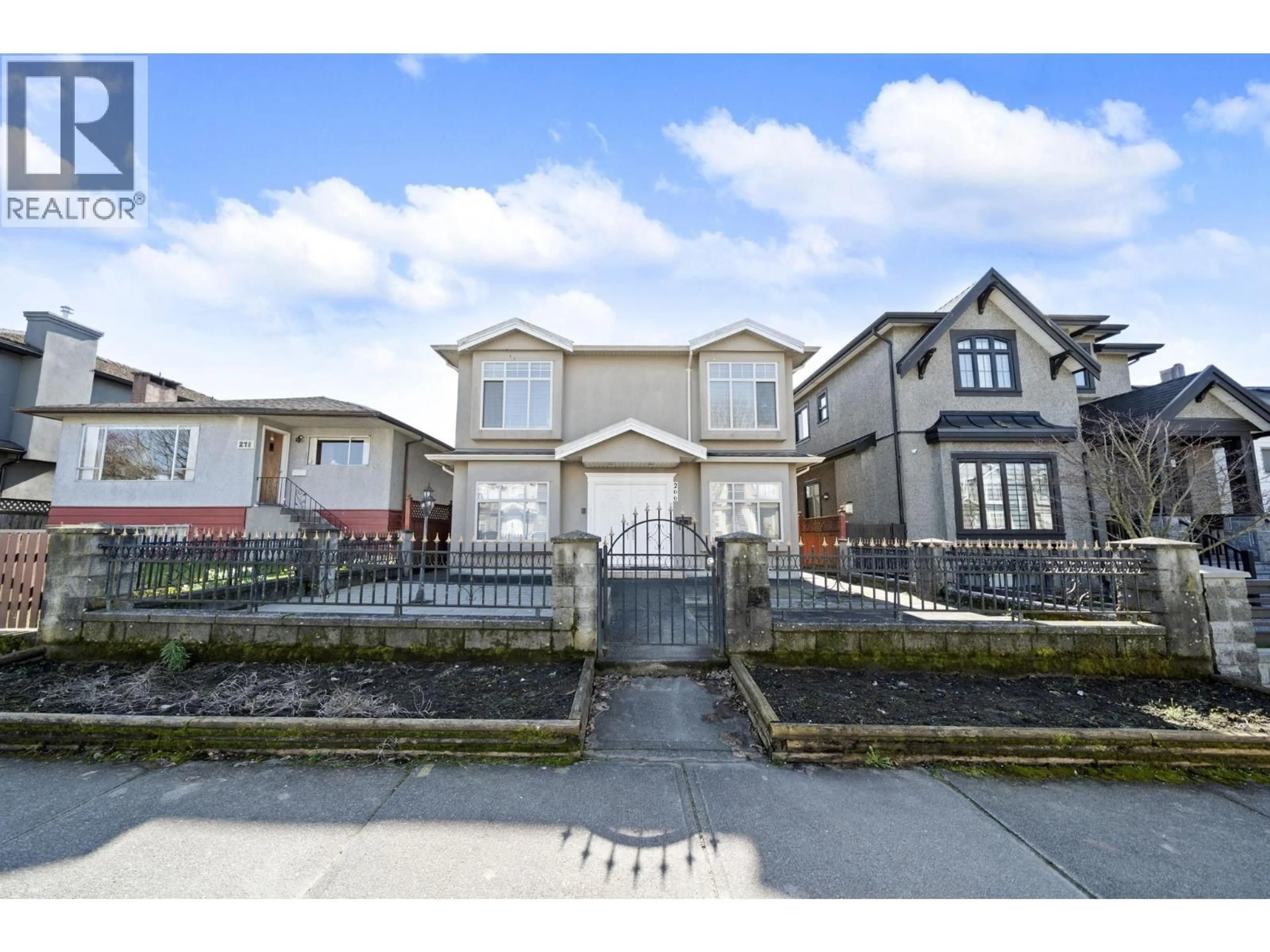 A pic from outside/outdoor area/front of a property/back of a property/a pic from drone, street for 266 55TH AVENUE, Vancouver British Columbia V5X1M9