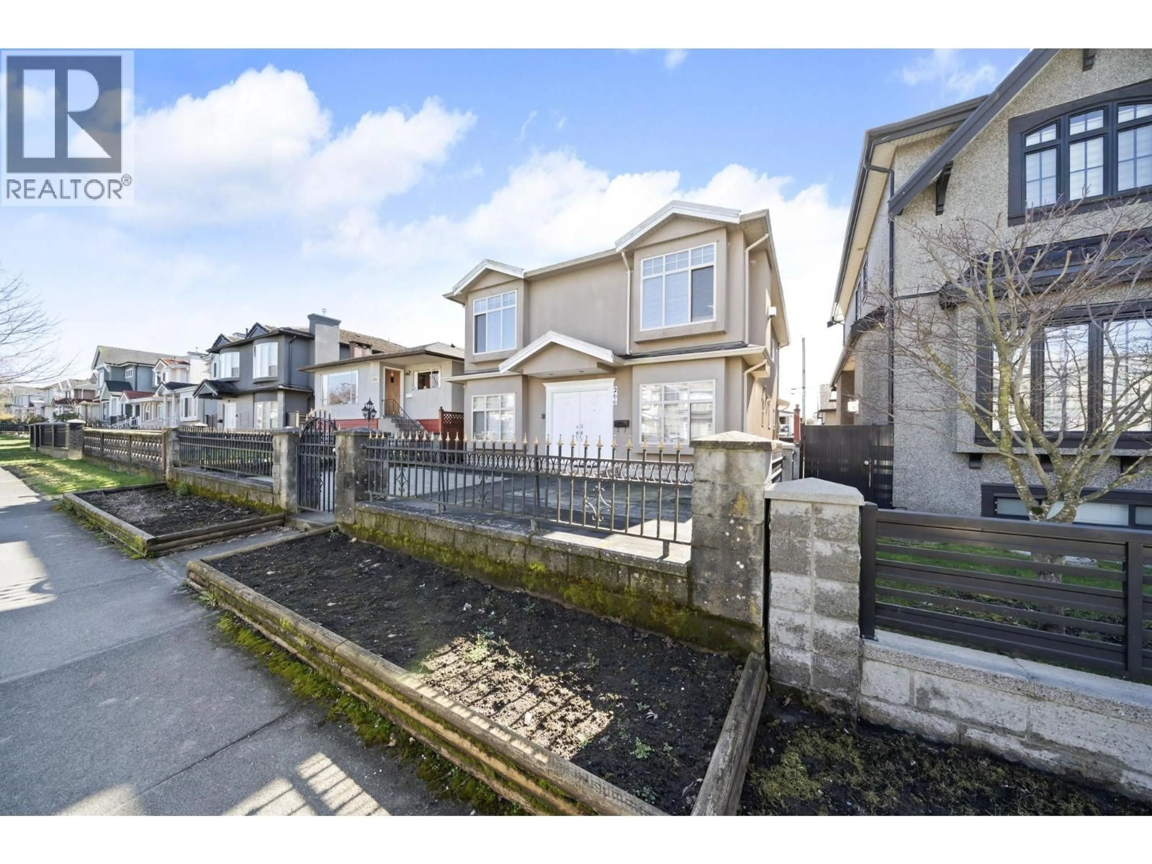 A pic from outside/outdoor area/front of a property/back of a property/a pic from drone, street for 266 55TH AVENUE, Vancouver British Columbia V5X1M9