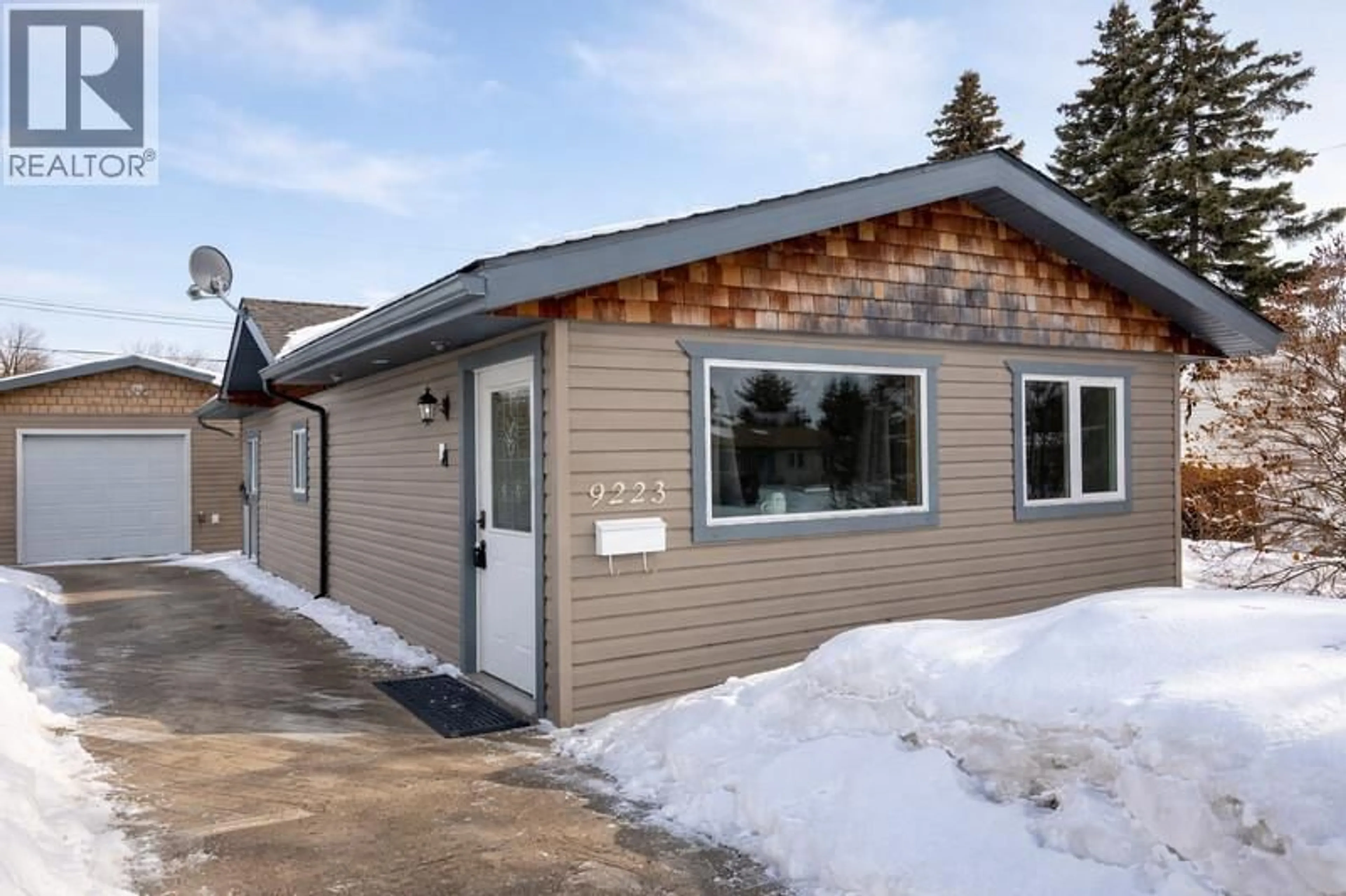 Home with vinyl exterior material, unknown for 9223 106 AVENUE, Fort St. John British Columbia V1J2N5