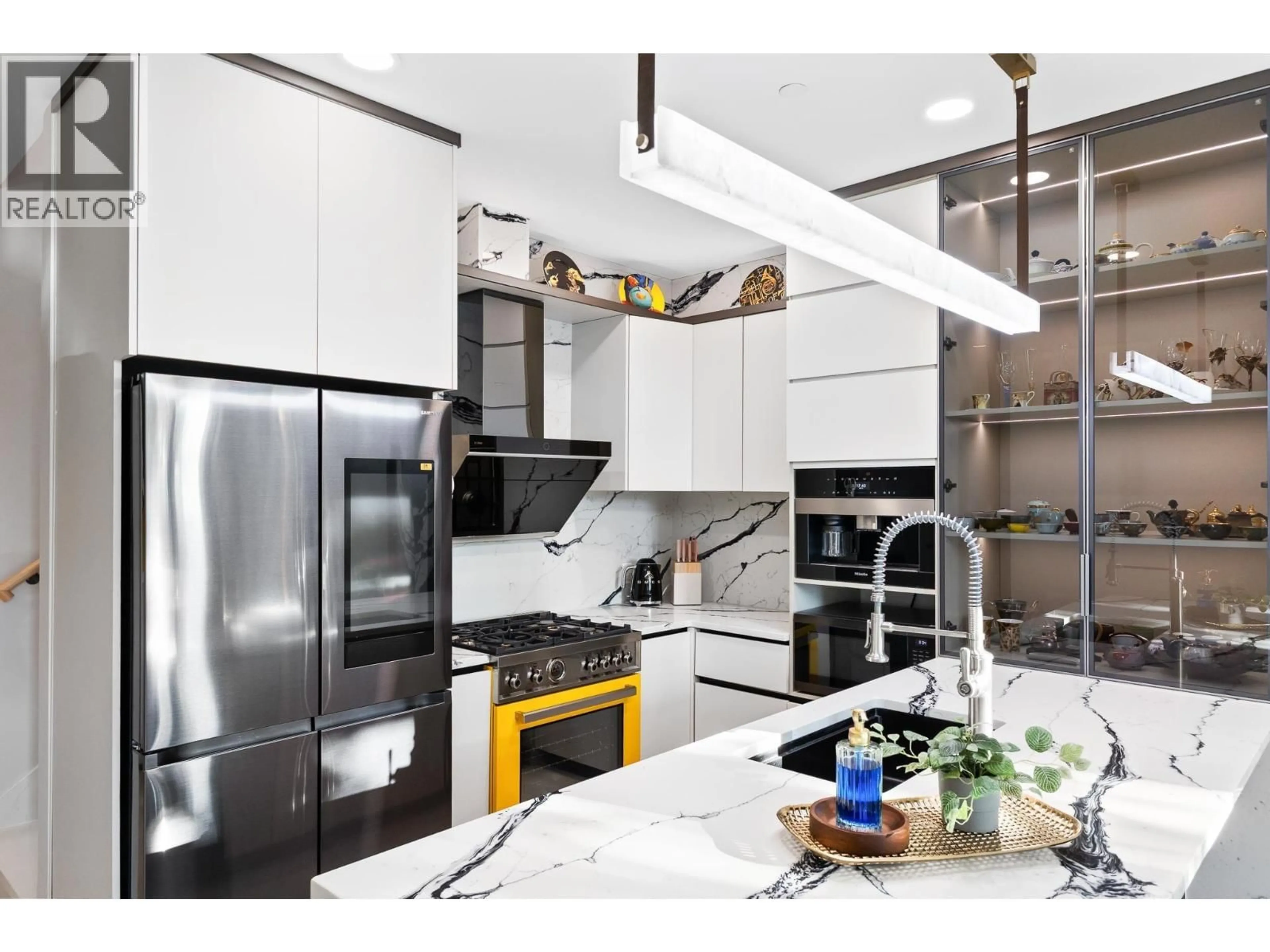 Contemporary kitchen, ceramic/tile floor for 207 - 5177 BRIGHOUSE WAY, Richmond British Columbia V7C0A7