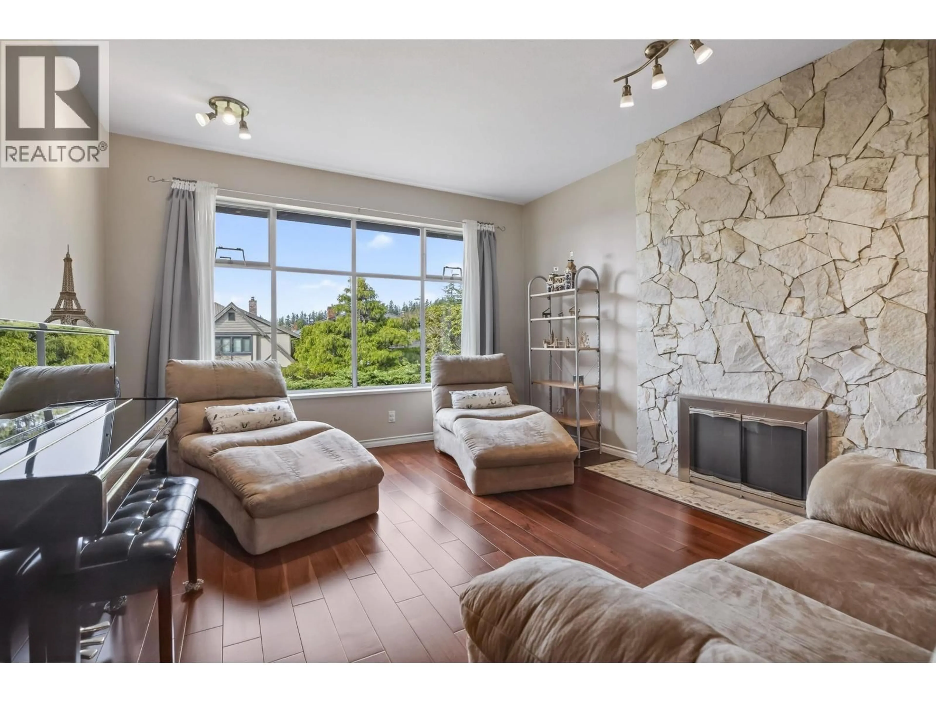 Living room with furniture, unknown for 2577 TRILLIUM PLACE, Coquitlam British Columbia V3E2H4