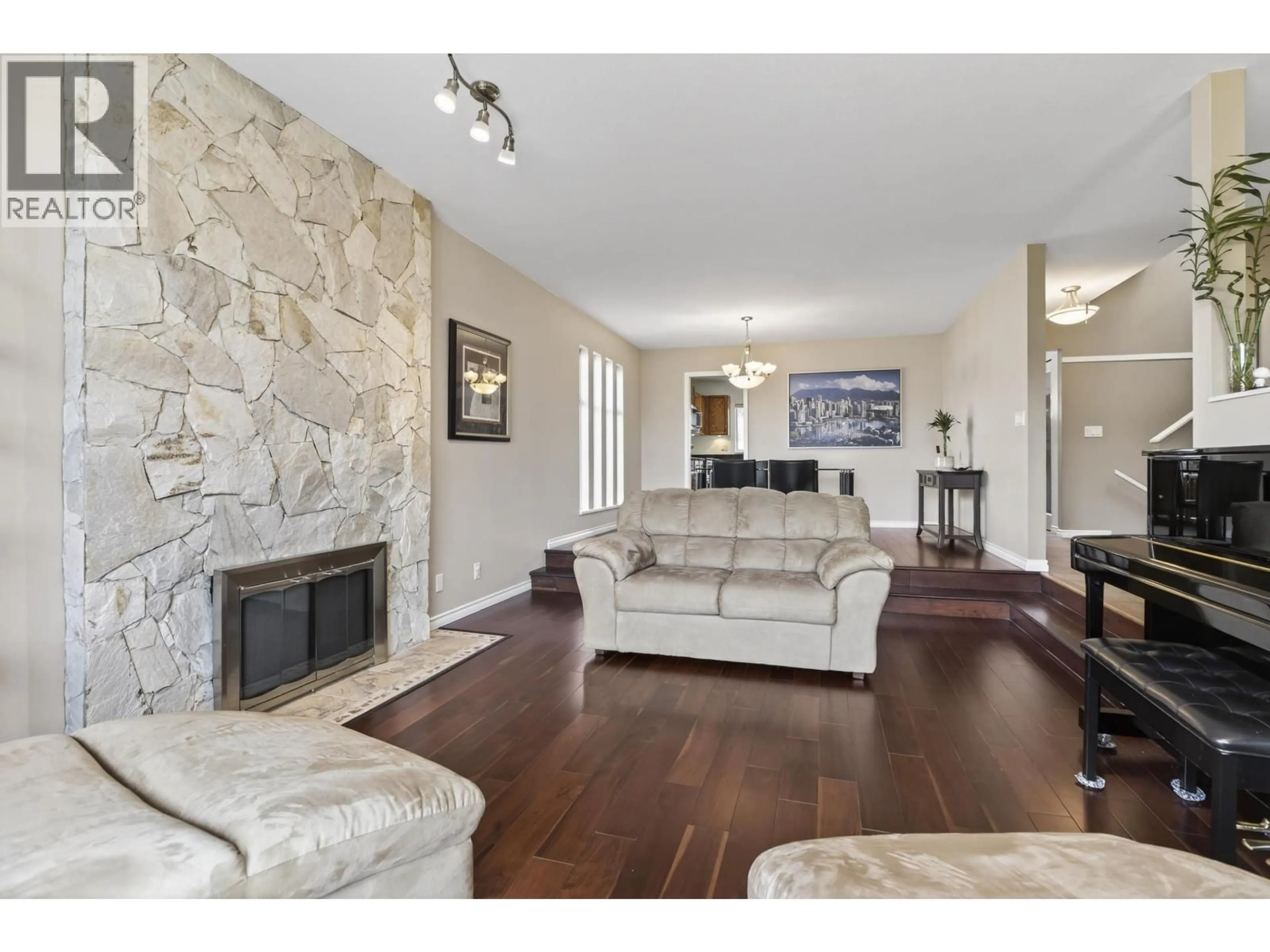 Living room with furniture, unknown for 2577 TRILLIUM PLACE, Coquitlam British Columbia V3E2H4