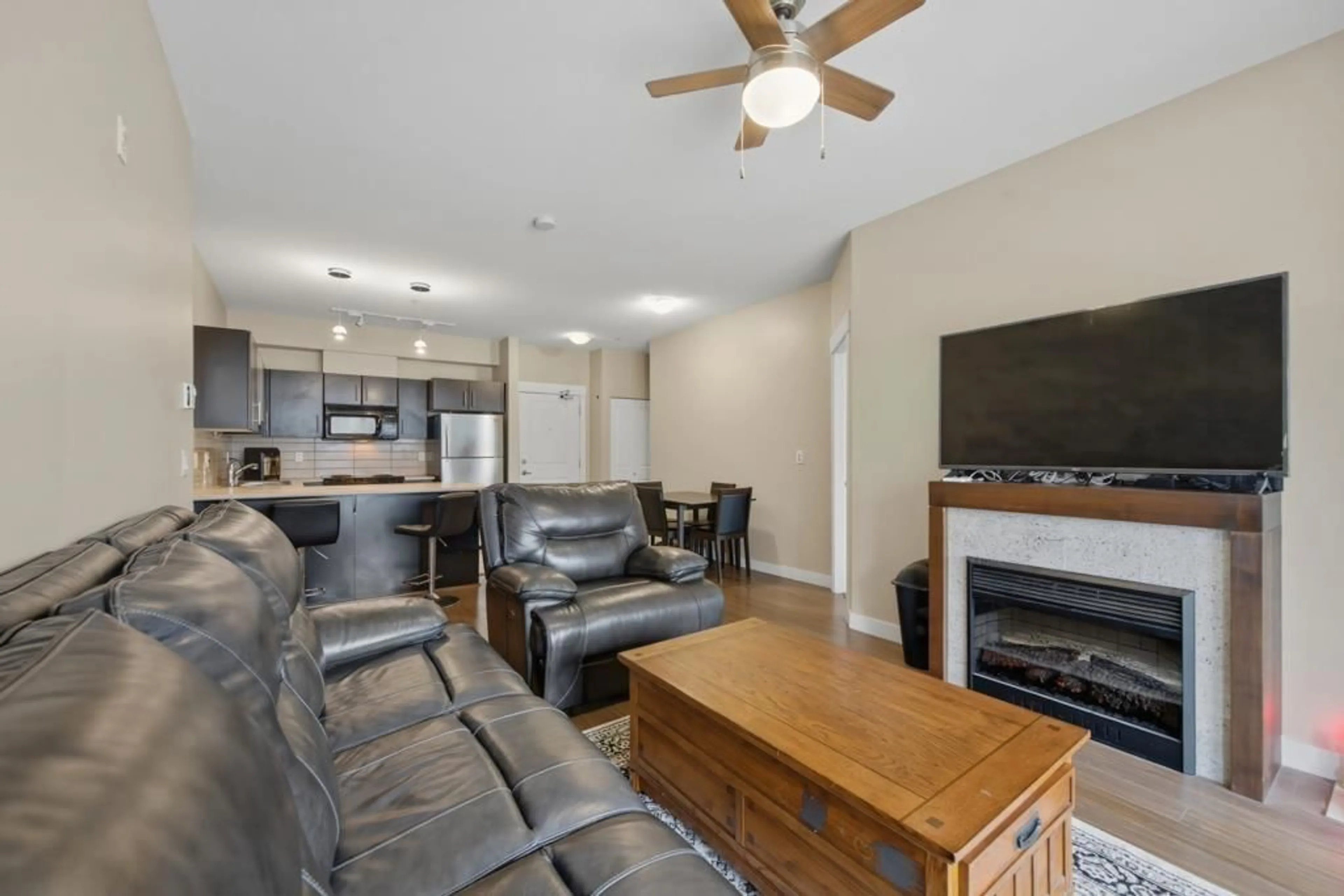 Living room with furniture, unknown for 209 - 33545 RAINBOW AVENUE, Abbotsford British Columbia V2S0B9