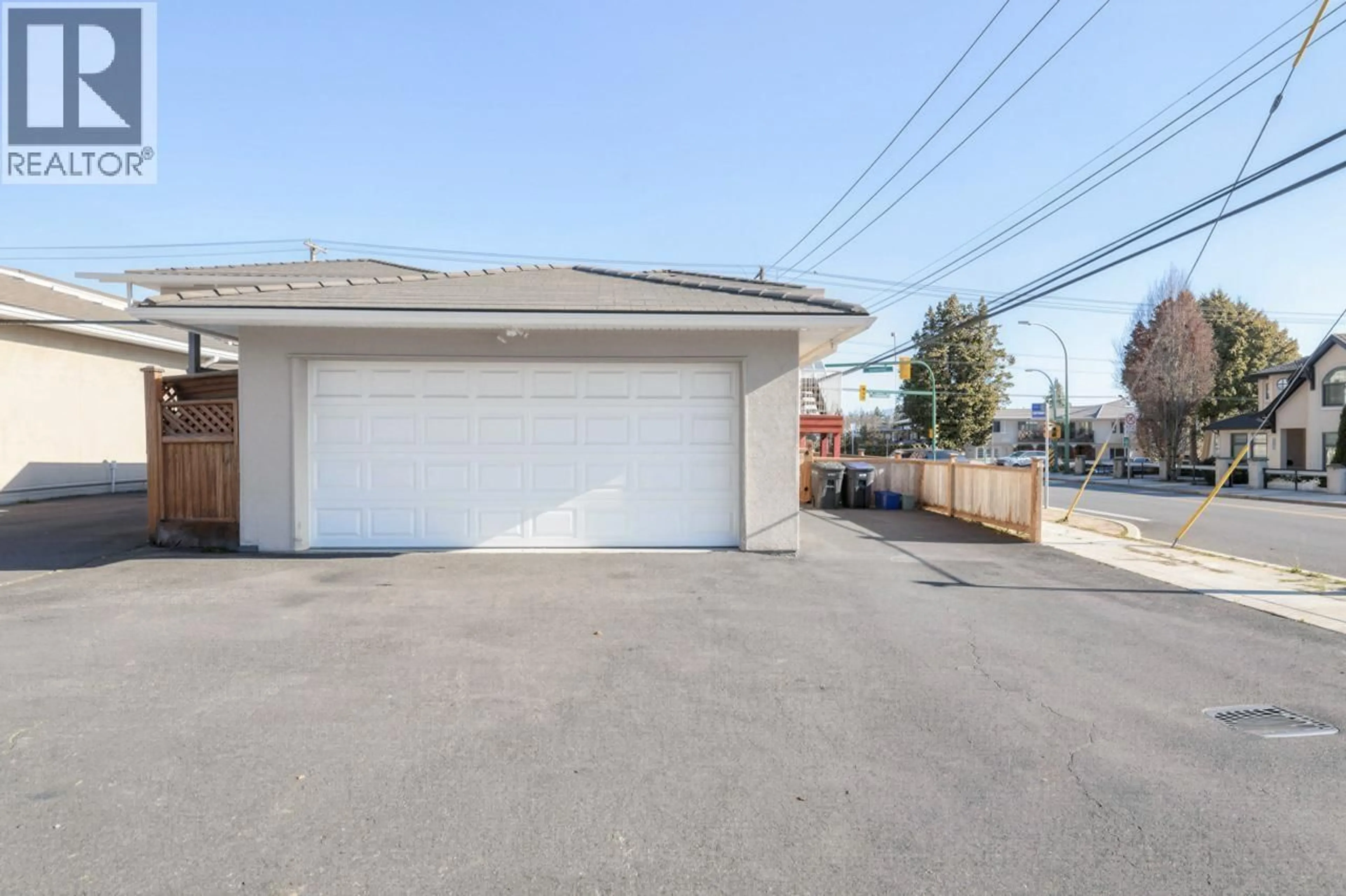 Indoor garage for 6698 UNION STREET, Burnaby British Columbia V5B1X1