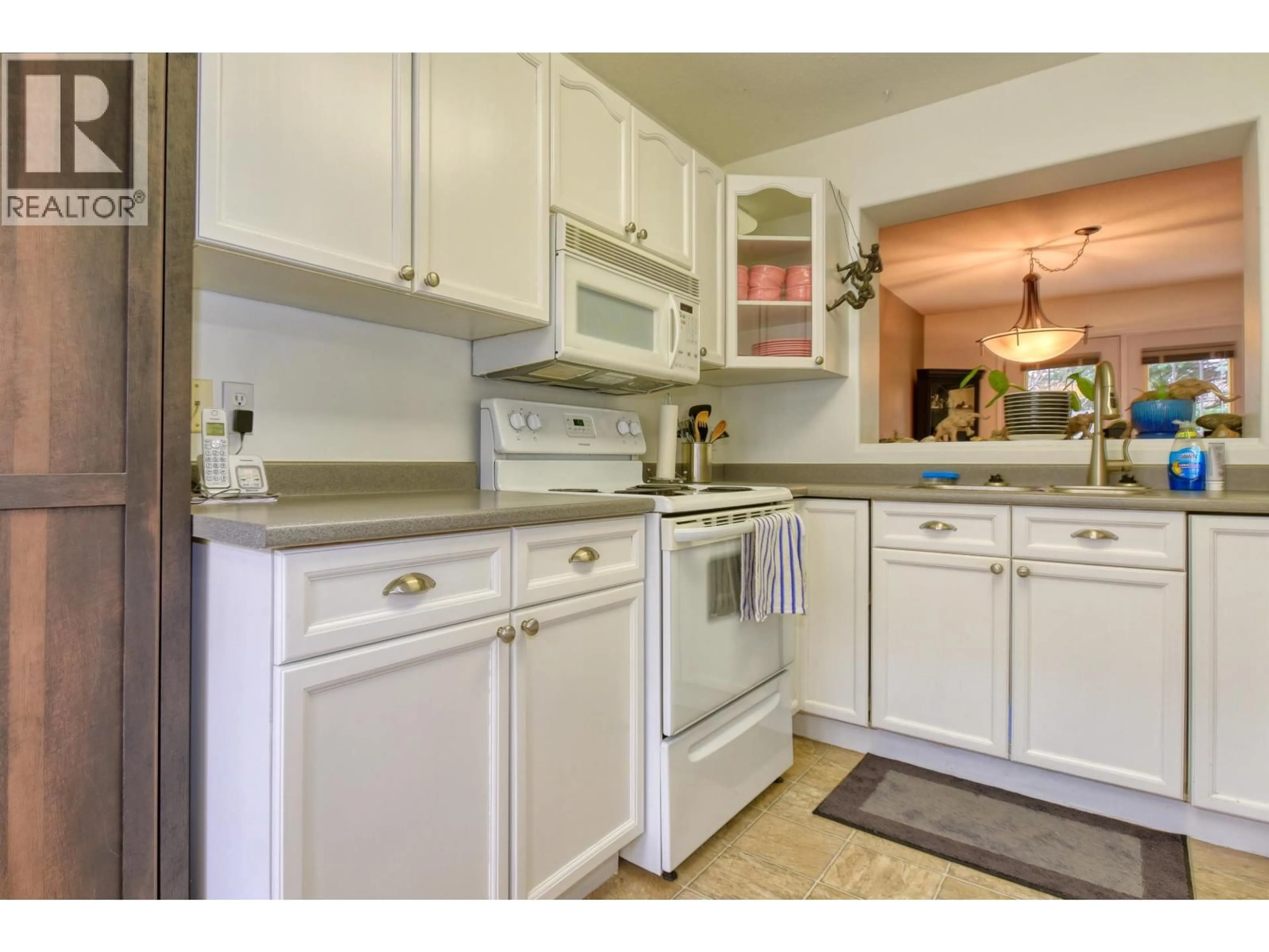 Standard kitchen, unknown for 32 - 350 PEARKES DRIVE, Williams Lake British Columbia V2G4T2