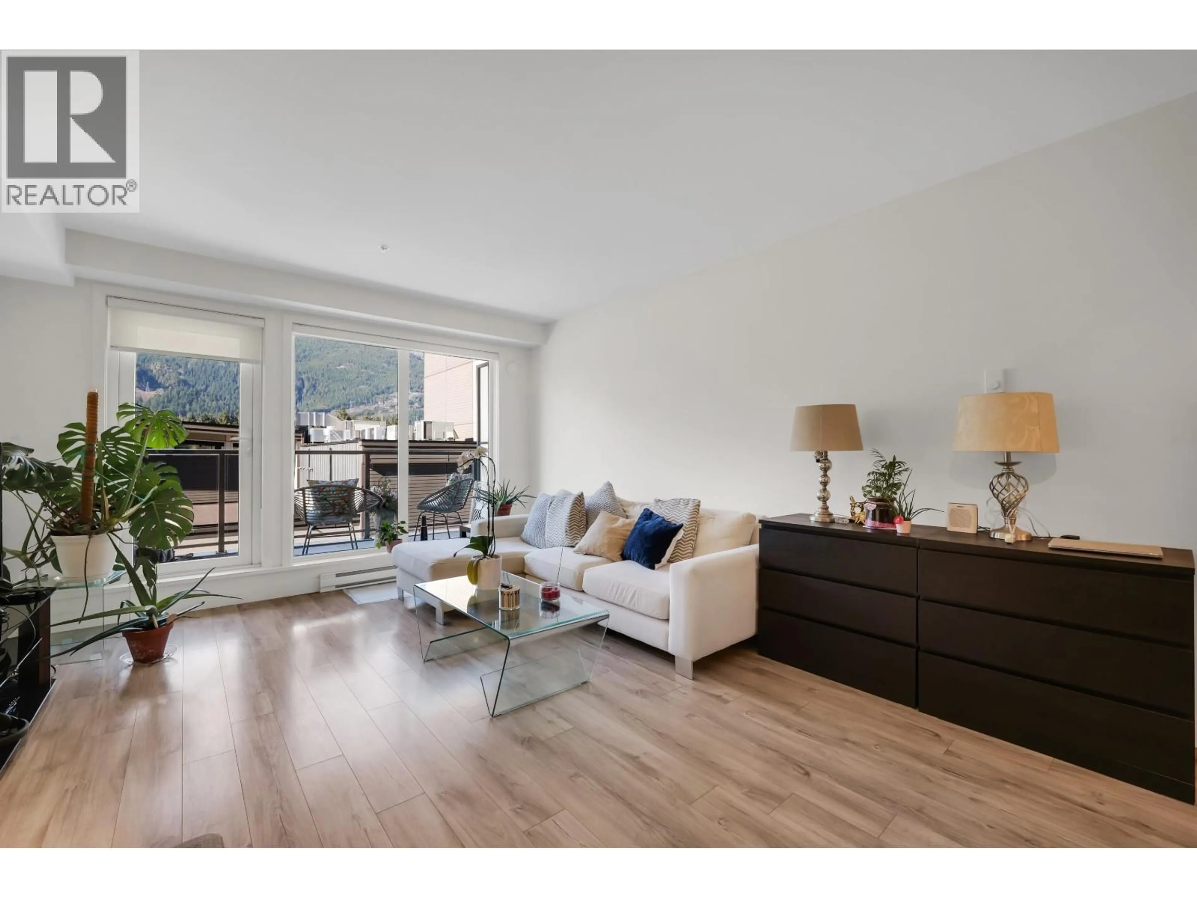 Living room with furniture, wood/laminate floor for 305 - 38013 THIRD AVENUE, Squamish British Columbia V8B0Z8