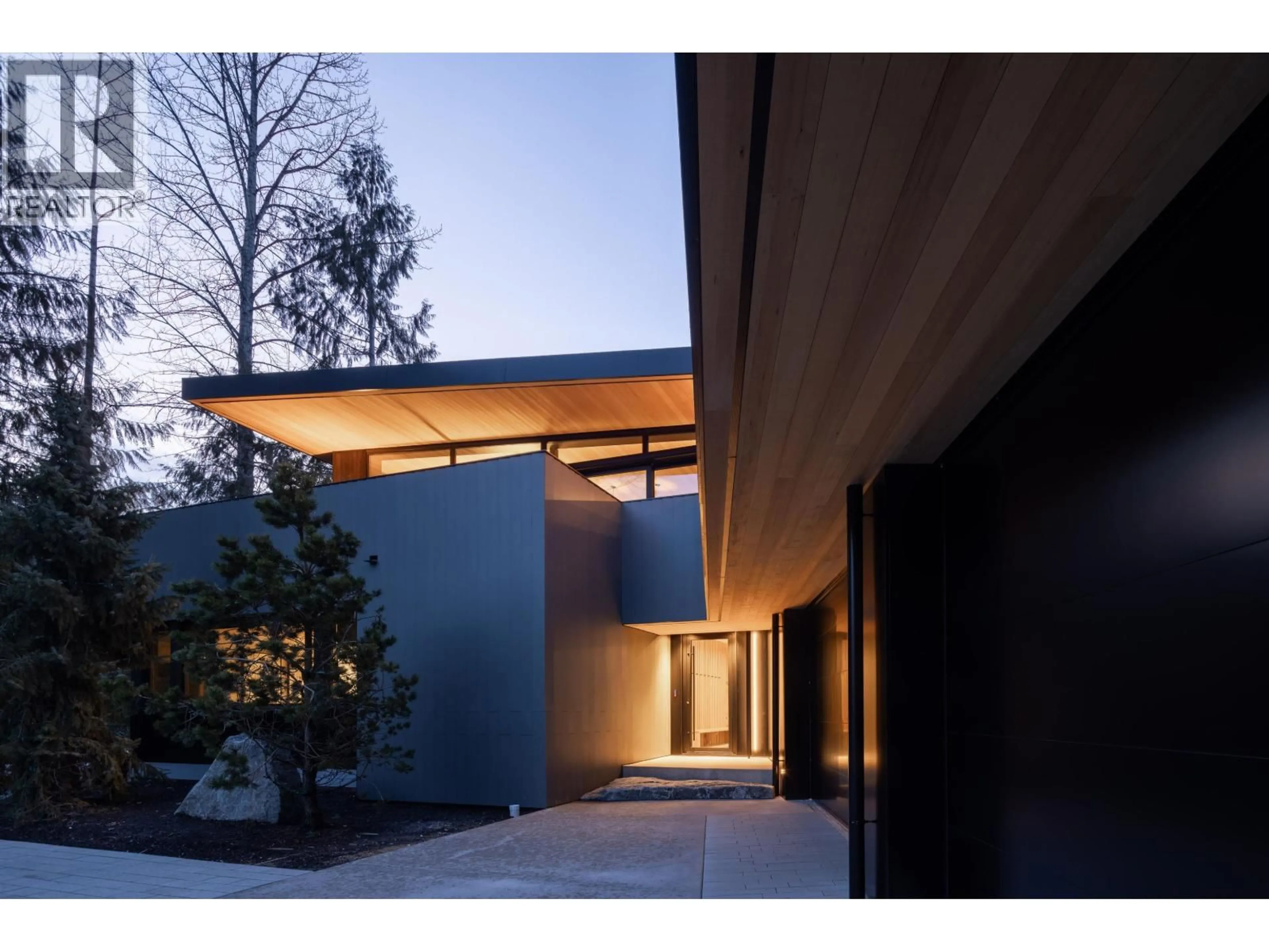 Indoor foyer for 7501 AMBASSADOR CRESCENT, Whistler British Columbia V8E0E5