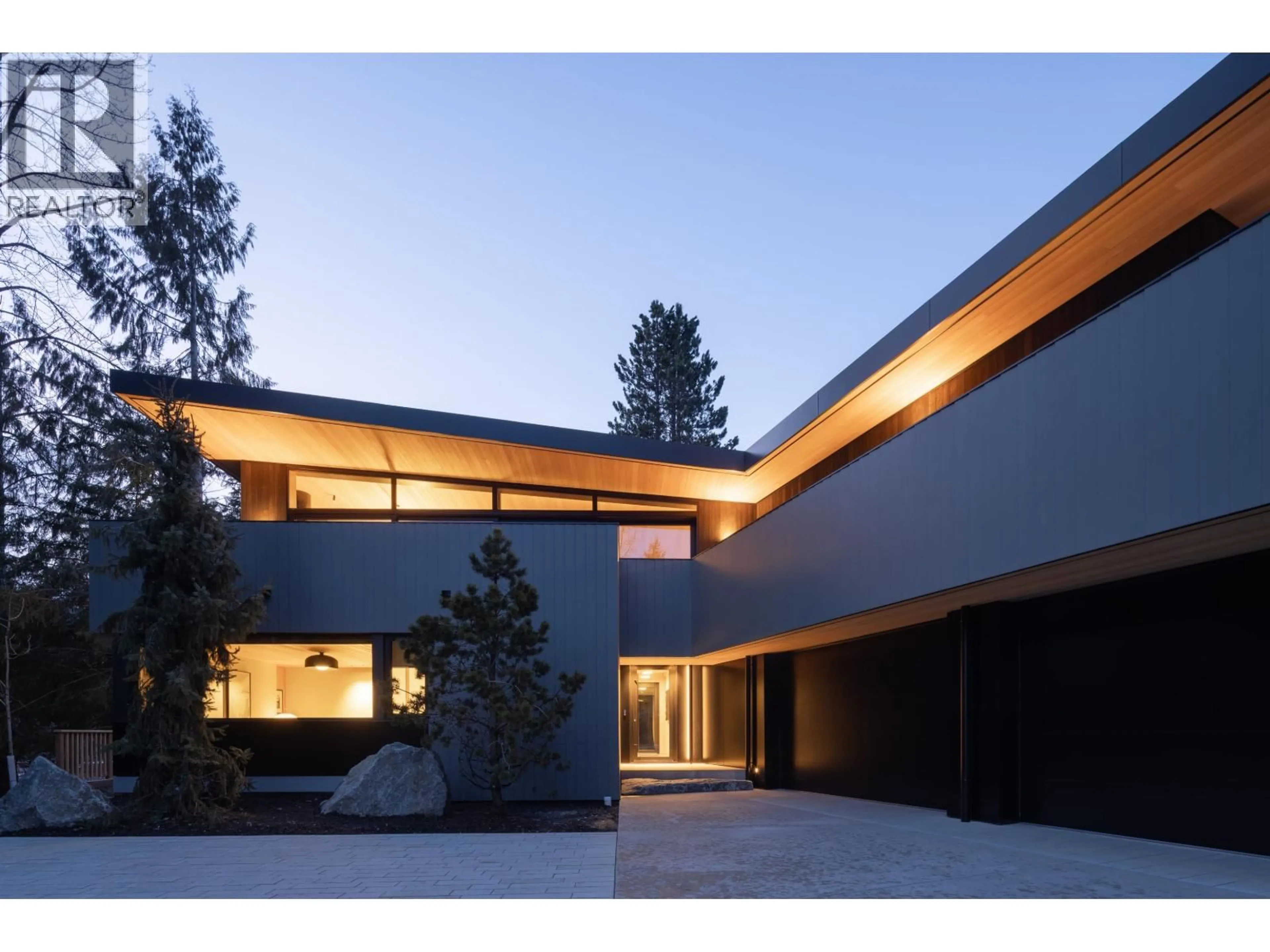 Indoor foyer for 7501 AMBASSADOR CRESCENT, Whistler British Columbia V8E0E5