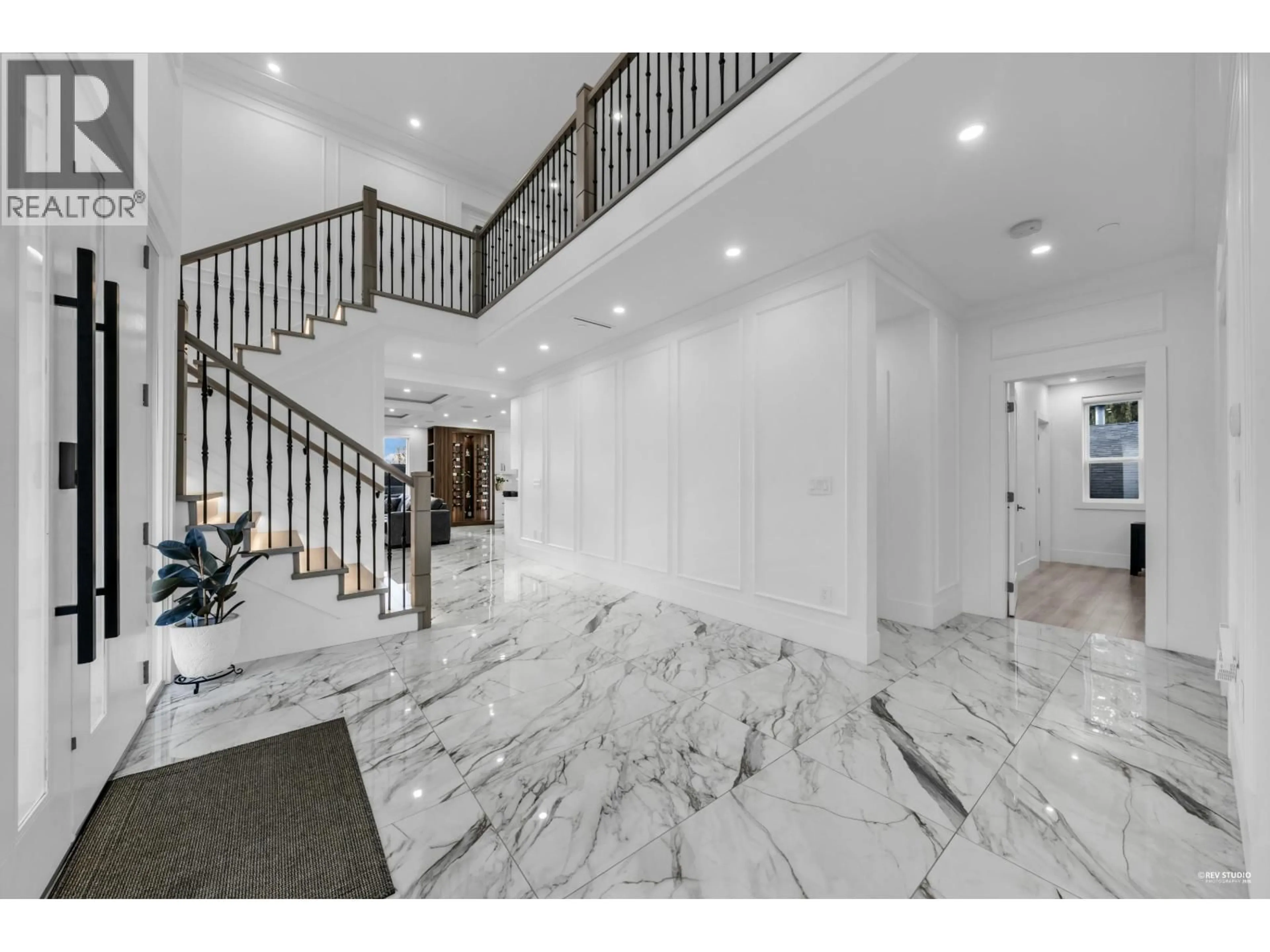 Indoor foyer for 22839 PURDEY AVENUE, Maple Ridge British Columbia V2X8B8