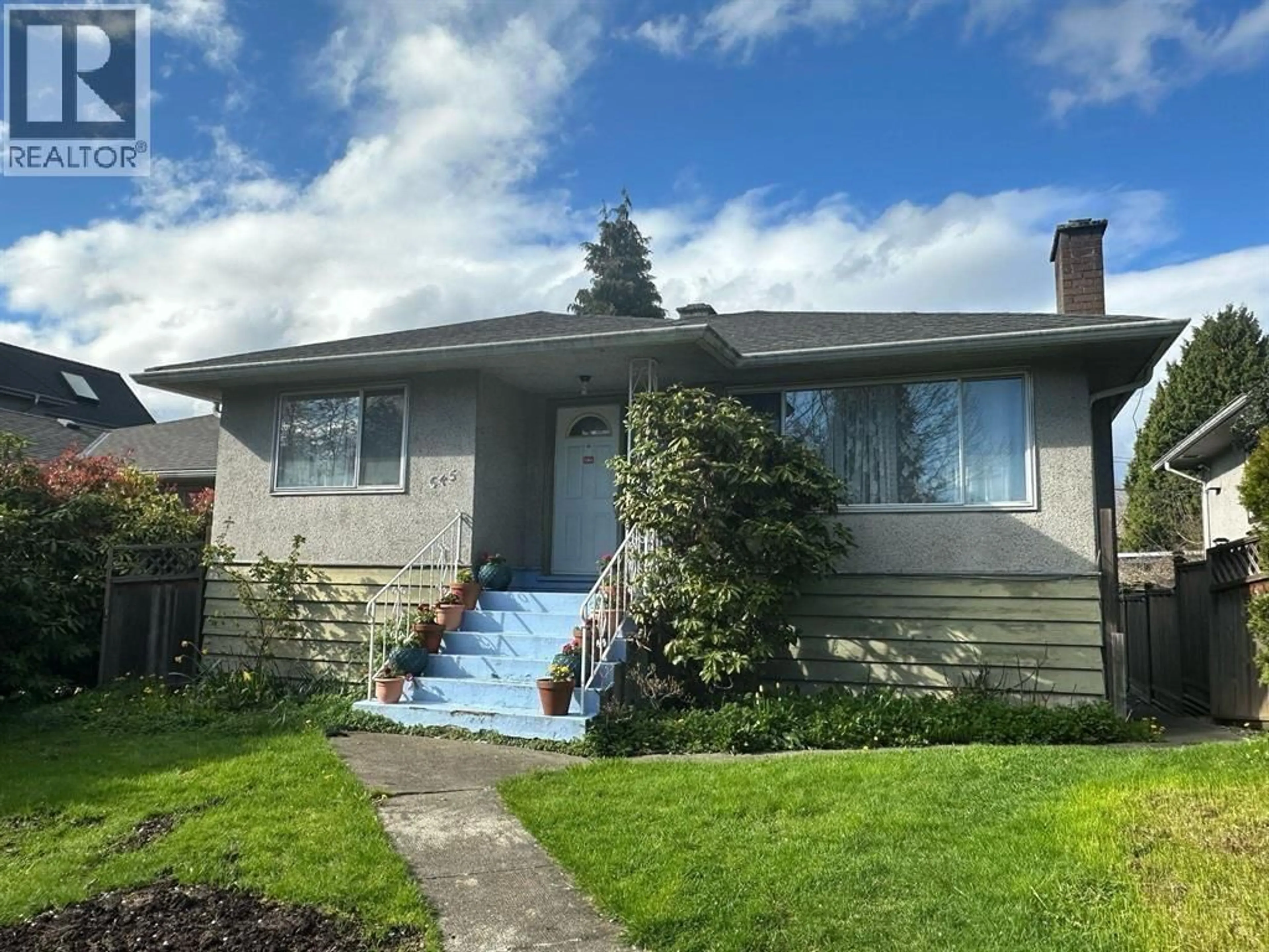 Home with vinyl exterior material, street for 645 27 AVENUE, Vancouver British Columbia V5V2K7