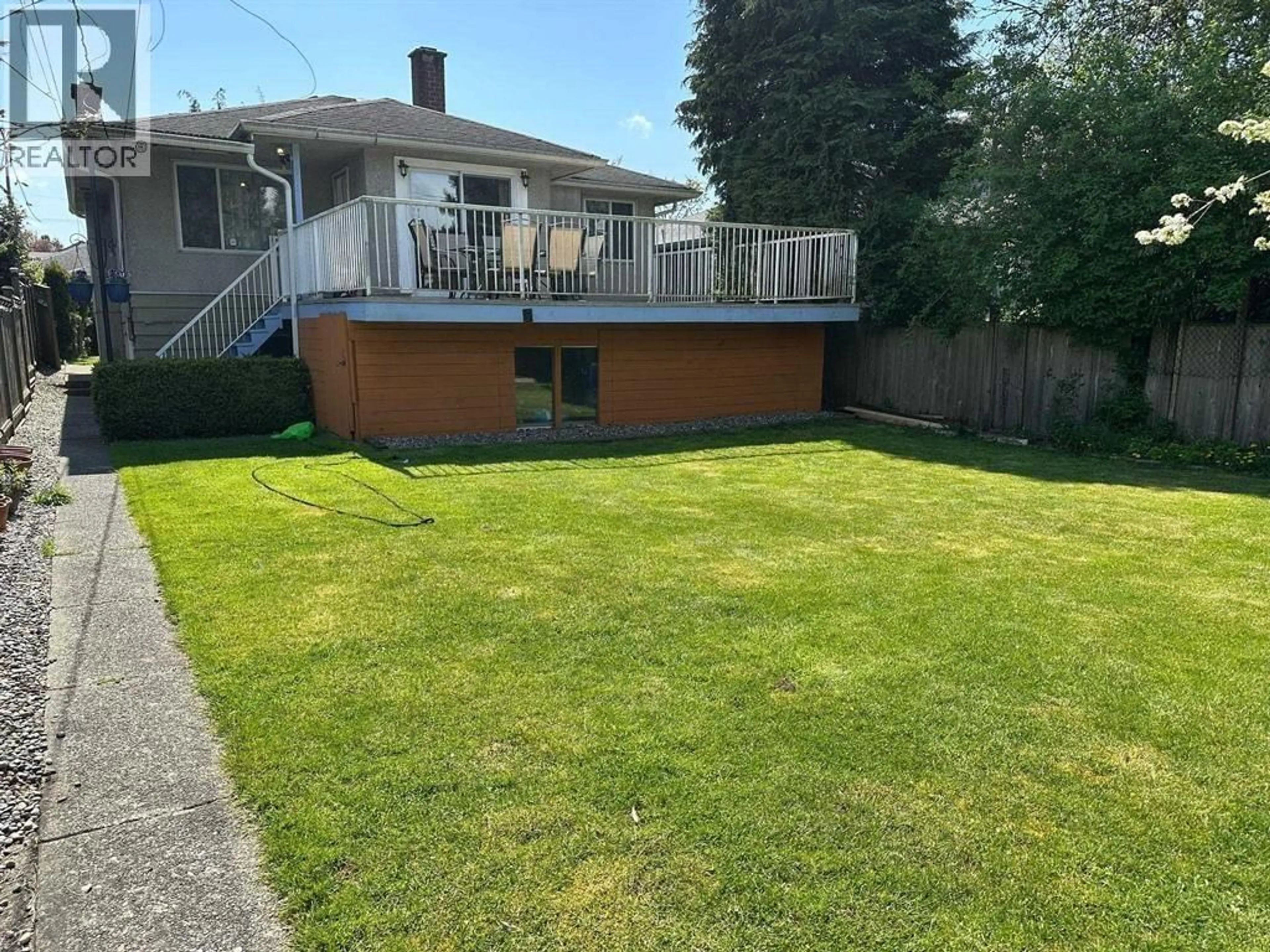 A pic from outside/outdoor area/front of a property/back of a property/a pic from drone, street for 645 27 AVENUE, Vancouver British Columbia V5V2K7