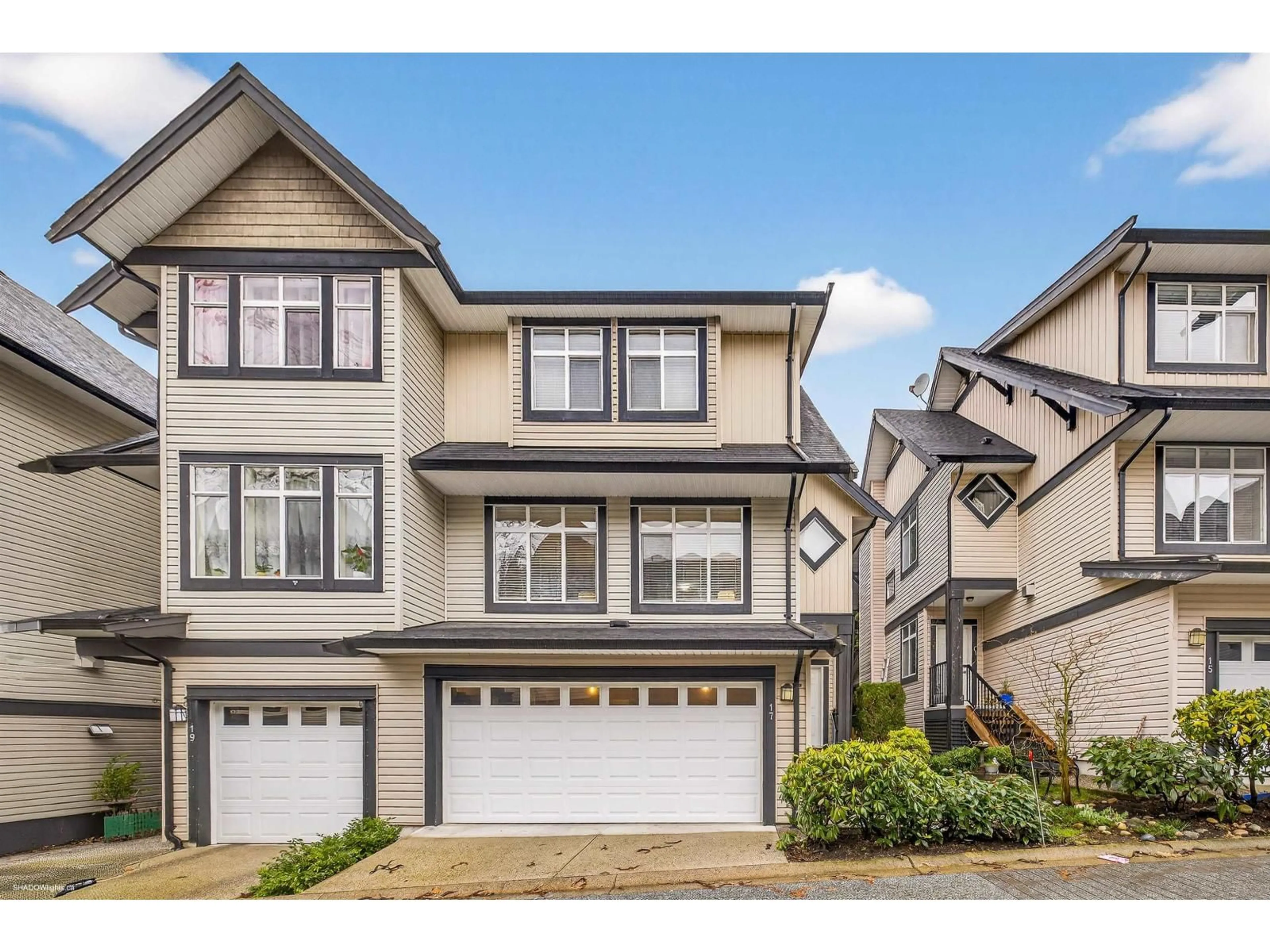 Home with vinyl exterior material, street for 17 - 19932 70 AVENUE, Langley British Columbia V2Y3C6