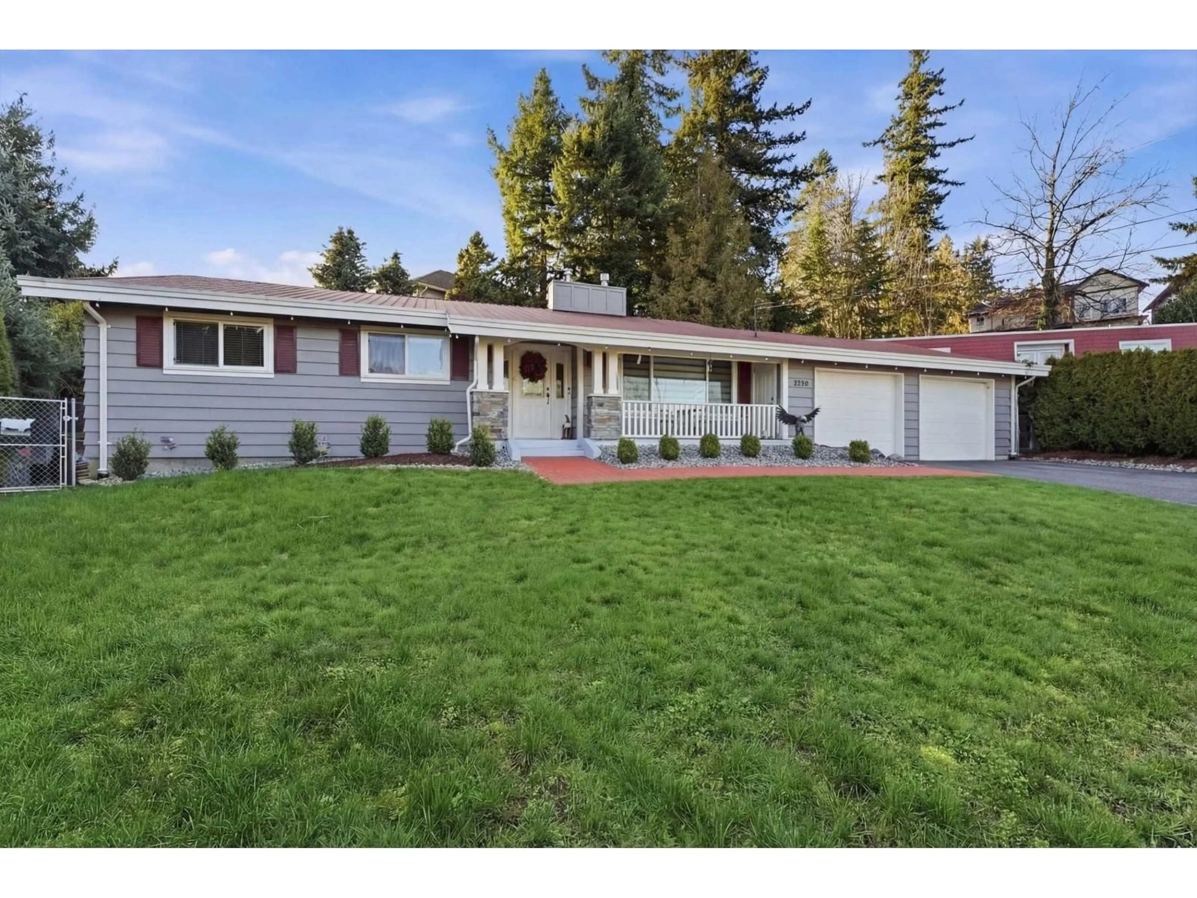 Home with vinyl exterior material, street for 2435 RIDEAU STREET, Abbotsford British Columbia V2T3N3