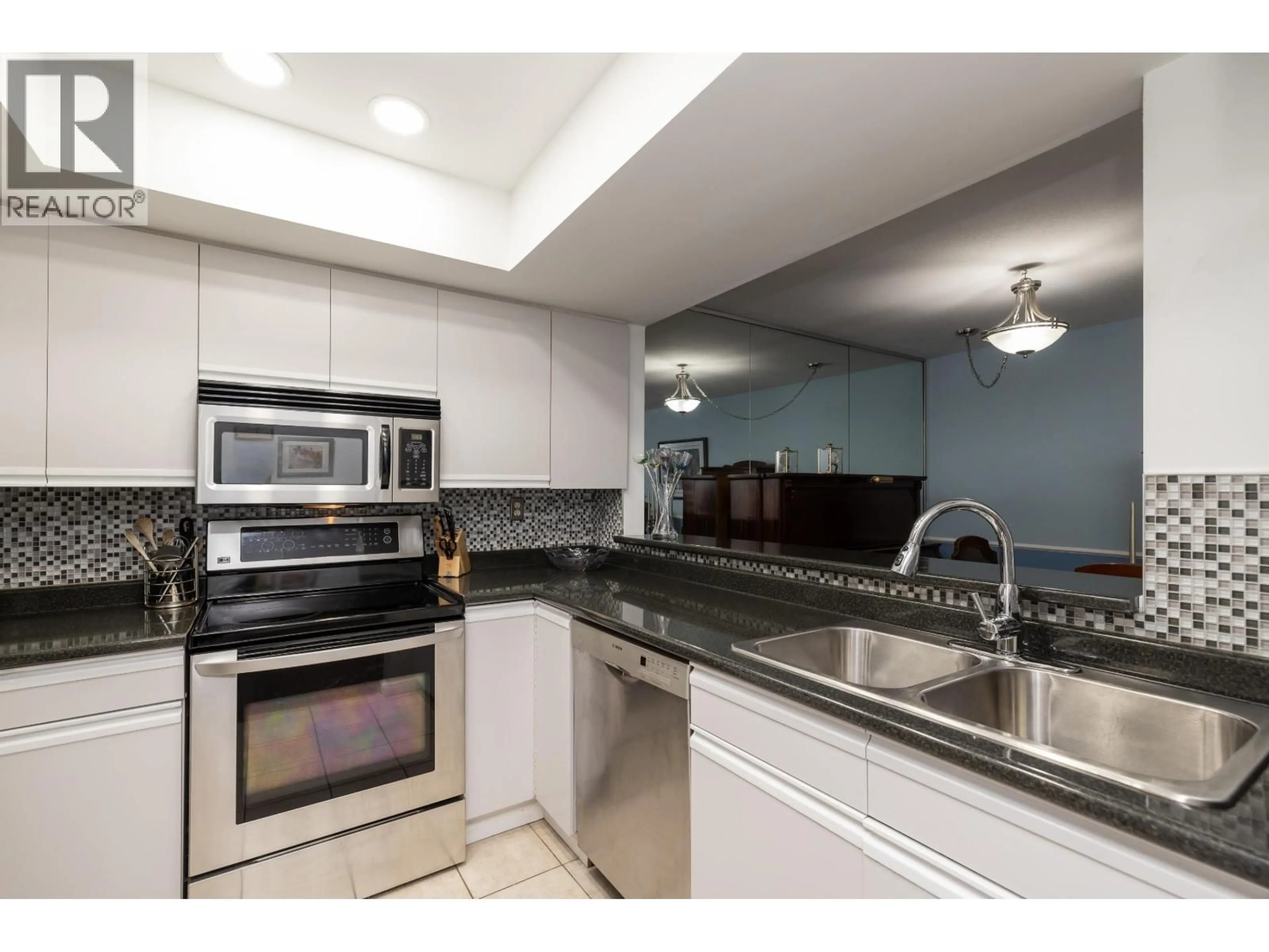 Standard kitchen, ceramic/tile floor for 146 - 1440 GARDEN PLACE, Delta British Columbia V4M3Z2